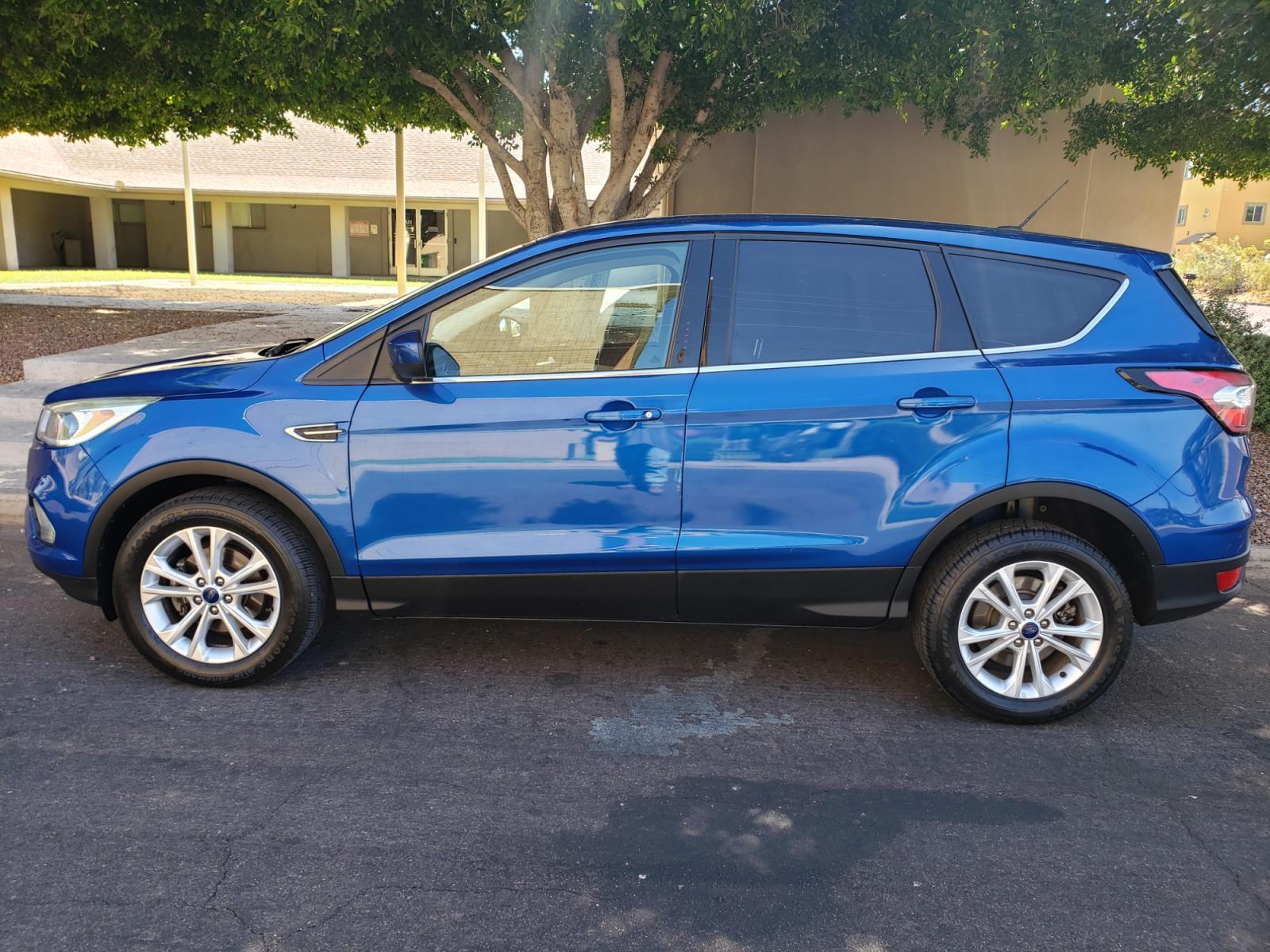 2017 /Tan and black Ford Escape SE FWD ( 1FMCU0GD4H) with an 1.5L L4 DOHC 16V engine, 6A transmission, located at 323 E Dunlap Ave., Phoenix, AZ, 85020, (602) 331-9000, 33.567677, -112.069000 - 2017 Ford Escape SE,.......EXCELLENT condition, ONLY 125K MILES!!.... Ice Cold A/C, Black and tan interior with tan cloth seats in near perfect condition, New Tires, New brakes, Tune up, Stereo/CD Player, Bluetooth, Phone sync, Backuup camera, Satellite compatible, This suv is gorgeous inside and ou - Photo #6
