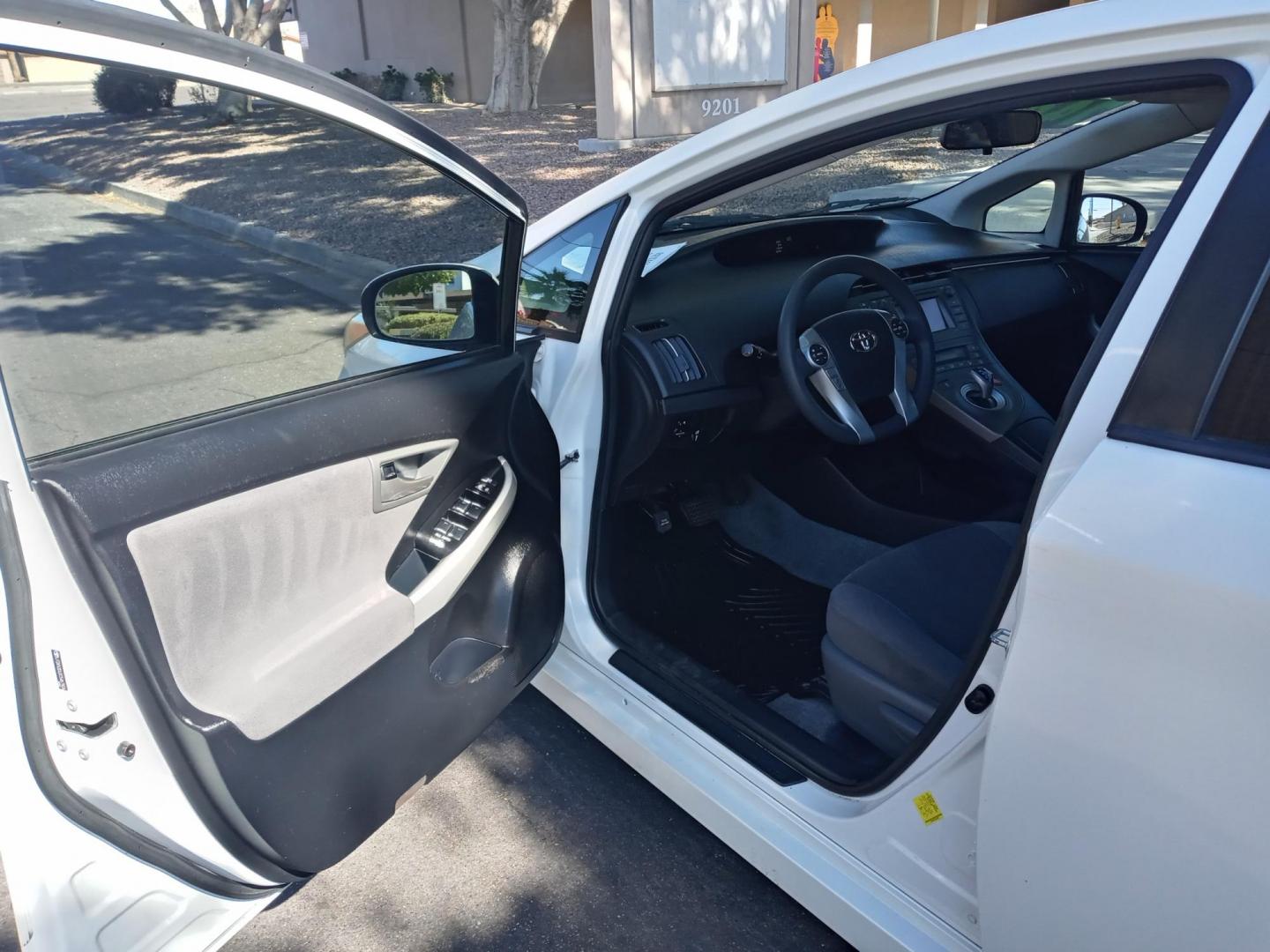 2012 WHITE /gray Toyota Prius Prius II (JTDKN3DU2C5) with an 1.8L L4 DOHC 16V HYBRID engine, Continuously Variable Transmission transmission, located at 323 E Dunlap Ave., Phoenix, AZ, 85020, (602) 331-9000, 33.567677, -112.069000 - 2012 Toyota Prius Prius II,........good condition, Ice cold A/C, No accidents, Power everything, Stereo/cd player, Phone sync, Bluetooth, Clean gray and lite gray interior with gray cloth seats in near perfect condition, power windows, power door locks, clean Arizona title, Runs and Drives Excellen - Photo#8