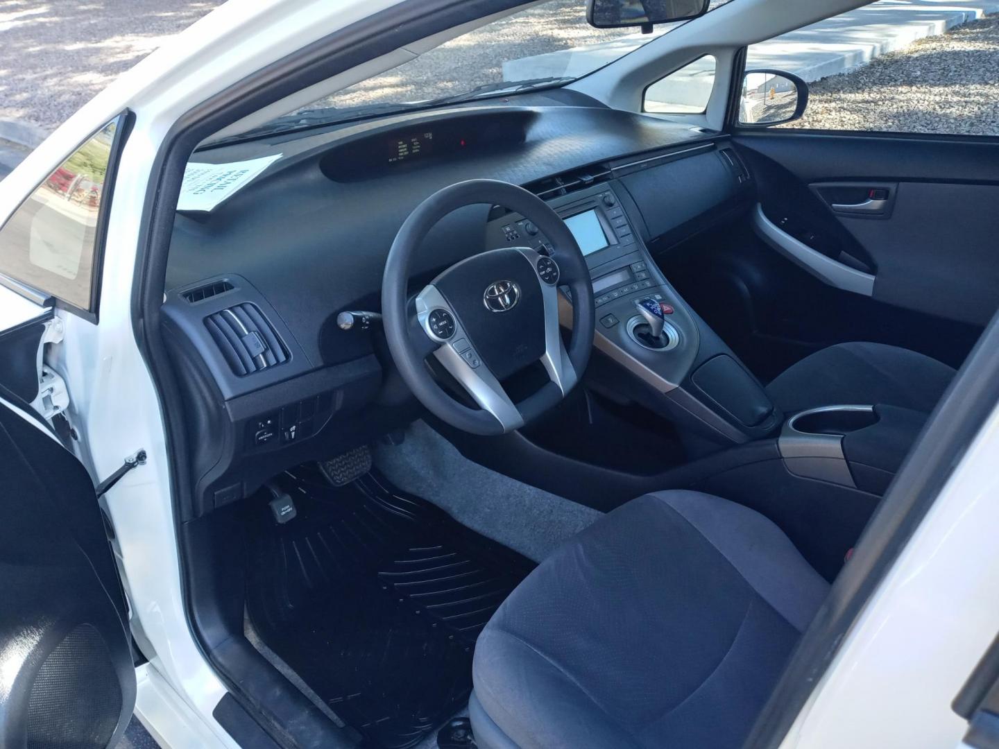 2012 WHITE /gray Toyota Prius Prius II (JTDKN3DU2C5) with an 1.8L L4 DOHC 16V HYBRID engine, Continuously Variable Transmission transmission, located at 323 E Dunlap Ave., Phoenix, AZ, 85020, (602) 331-9000, 33.567677, -112.069000 - 2012 Toyota Prius Prius II,........good condition, Ice cold A/C, No accidents, Power everything, Stereo/cd player, Phone sync, Bluetooth, Clean gray and lite gray interior with gray cloth seats in near perfect condition, power windows, power door locks, clean Arizona title, Runs and Drives Excellen - Photo#9