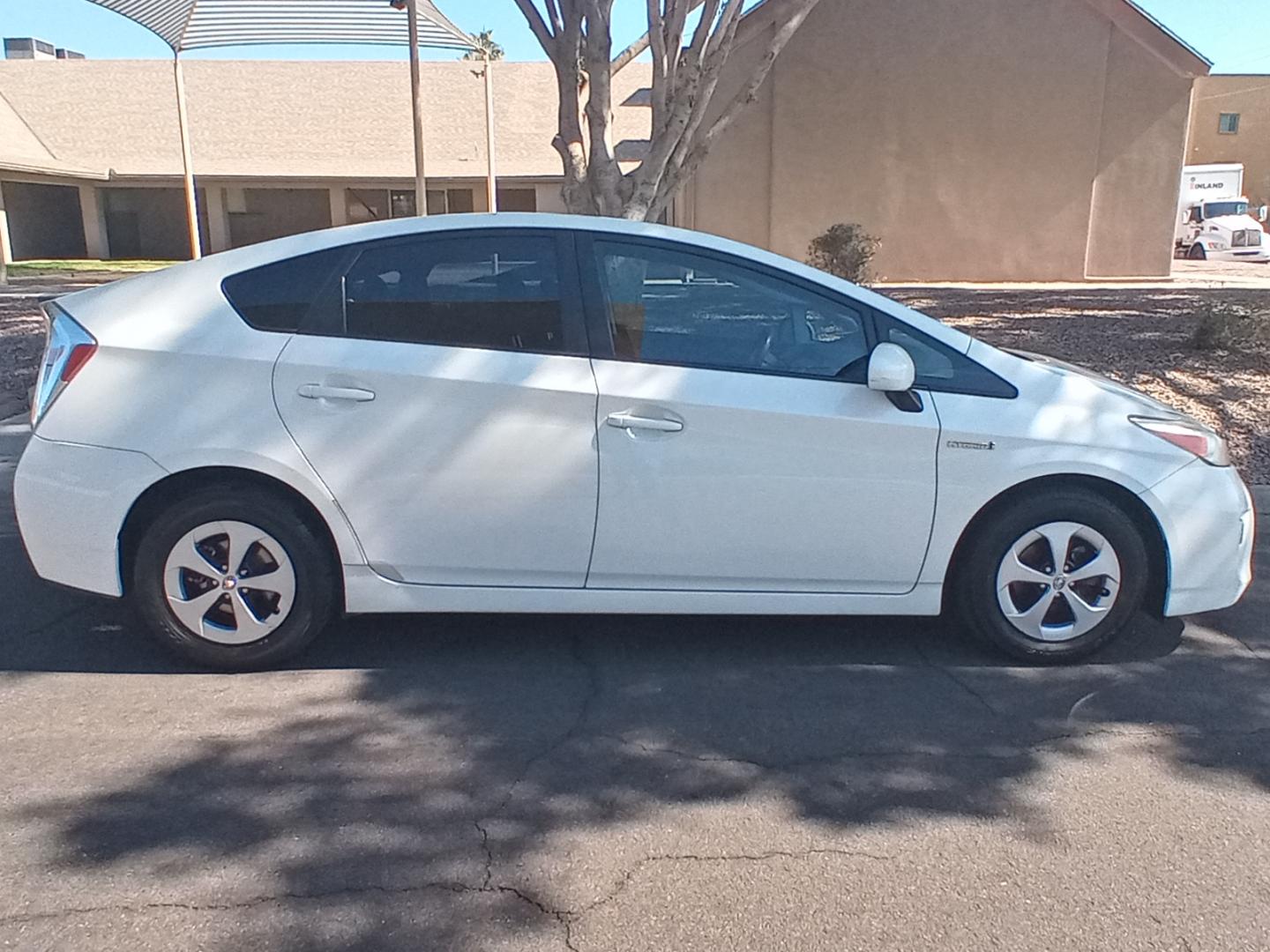 2012 WHITE /gray Toyota Prius Prius II (JTDKN3DU2C5) with an 1.8L L4 DOHC 16V HYBRID engine, Continuously Variable Transmission transmission, located at 323 E Dunlap Ave., Phoenix, AZ, 85020, (602) 331-9000, 33.567677, -112.069000 - 2012 Toyota Prius Prius II,........good condition, Ice cold A/C, No accidents, Power everything, Stereo/cd player, Phone sync, Bluetooth, Clean gray and lite gray interior with gray cloth seats in near perfect condition, power windows, power door locks, clean Arizona title, Runs and Drives Excellen - Photo#4