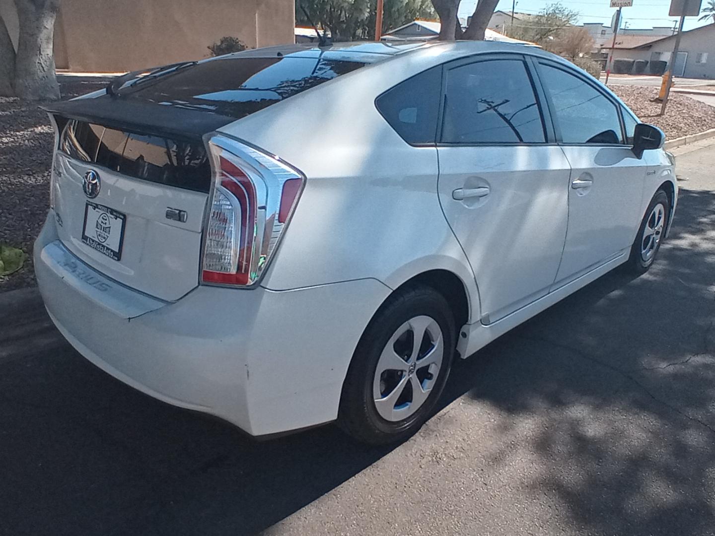 2012 WHITE /gray Toyota Prius Prius II (JTDKN3DU2C5) with an 1.8L L4 DOHC 16V HYBRID engine, Continuously Variable Transmission transmission, located at 323 E Dunlap Ave., Phoenix, AZ, 85020, (602) 331-9000, 33.567677, -112.069000 - 2012 Toyota Prius Prius II,........good condition, Ice cold A/C, No accidents, Power everything, Stereo/cd player, Phone sync, Bluetooth, Clean gray and lite gray interior with gray cloth seats in near perfect condition, power windows, power door locks, clean Arizona title, Runs and Drives Excellen - Photo#3