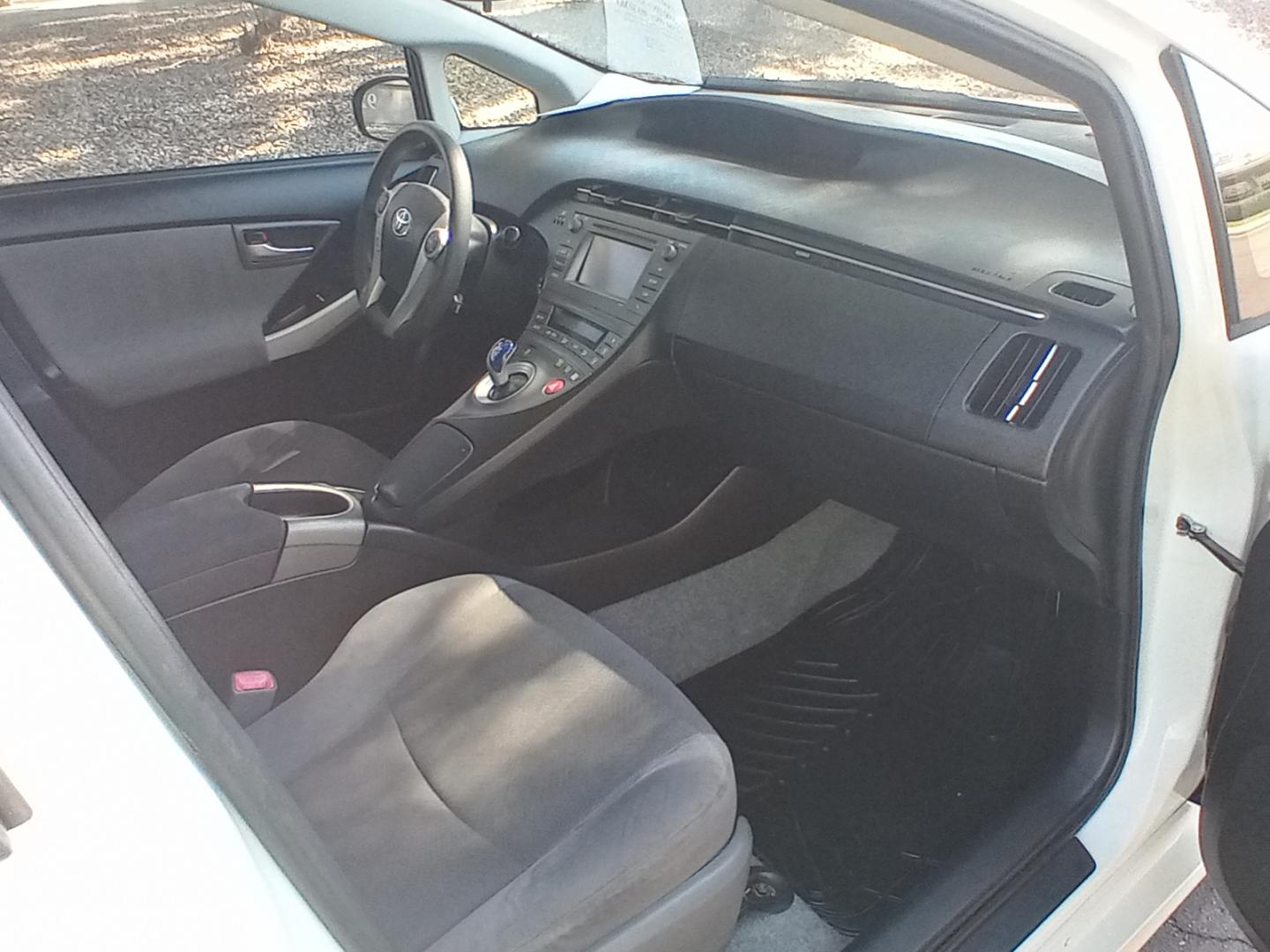 2012 WHITE /gray Toyota Prius Prius II (JTDKN3DU2C5) with an 1.8L L4 DOHC 16V HYBRID engine, Continuously Variable Transmission transmission, located at 323 E Dunlap Ave., Phoenix, AZ, 85020, (602) 331-9000, 33.567677, -112.069000 - 2012 Toyota Prius Prius II,........good condition, Ice cold A/C, No accidents, Power everything, Stereo/cd player, Phone sync, Bluetooth, Clean gray and lite gray interior with gray cloth seats in near perfect condition, power windows, power door locks, clean Arizona title, Runs and Drives Excellen - Photo#13
