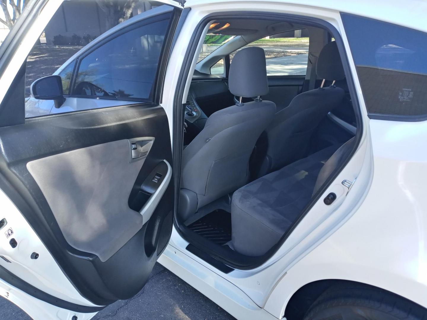 2012 WHITE /gray Toyota Prius Prius II (JTDKN3DU2C5) with an 1.8L L4 DOHC 16V HYBRID engine, Continuously Variable Transmission transmission, located at 323 E Dunlap Ave., Phoenix, AZ, 85020, (602) 331-9000, 33.567677, -112.069000 - 2012 Toyota Prius Prius II,........good condition, Ice cold A/C, No accidents, Power everything, Stereo/cd player, Phone sync, Bluetooth, Clean gray and lite gray interior with gray cloth seats in near perfect condition, power windows, power door locks, clean Arizona title, Runs and Drives Excellen - Photo#10