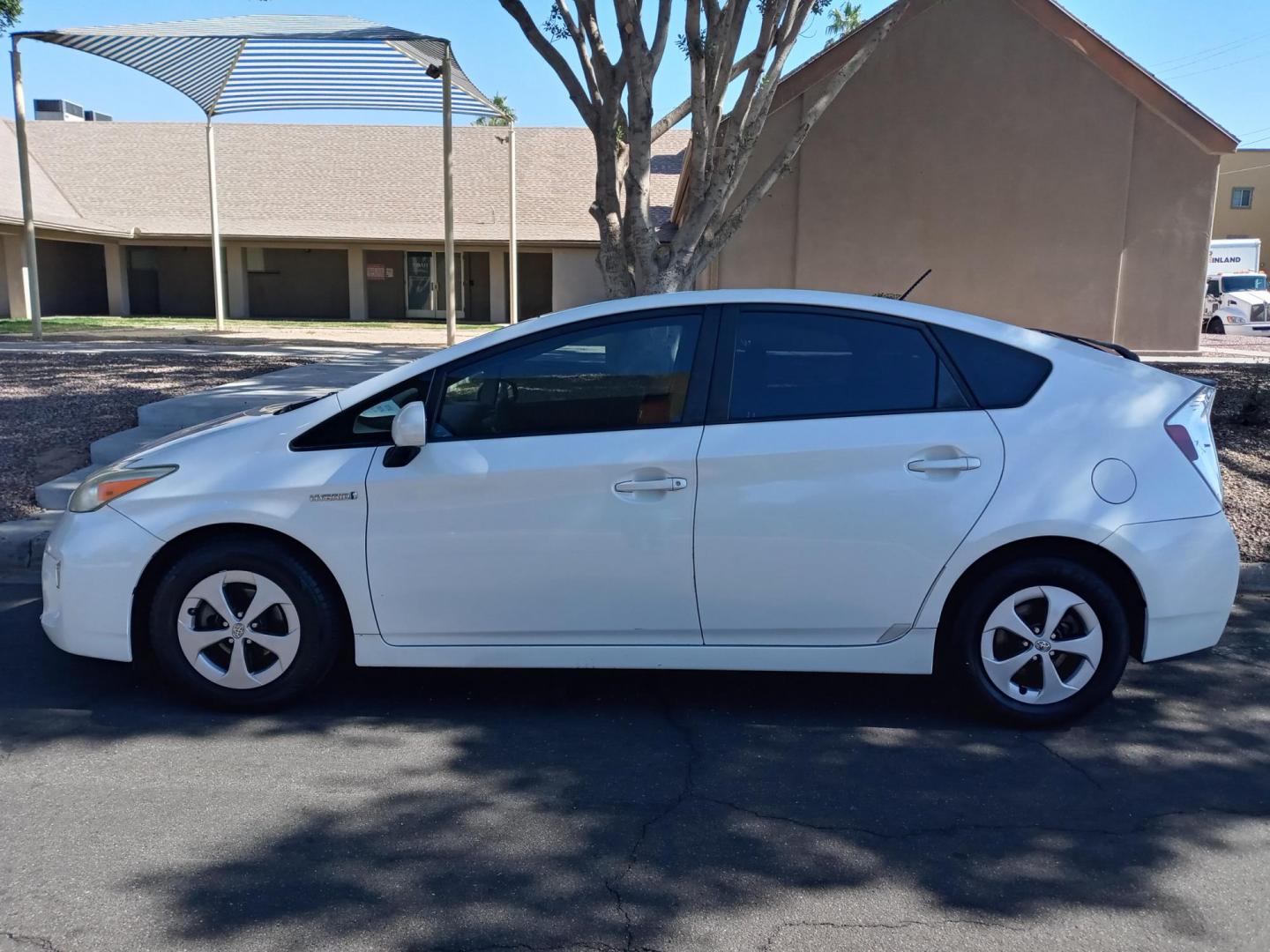 2012 WHITE /gray Toyota Prius Prius II (JTDKN3DU2C5) with an 1.8L L4 DOHC 16V HYBRID engine, Continuously Variable Transmission transmission, located at 323 E Dunlap Ave., Phoenix, AZ, 85020, (602) 331-9000, 33.567677, -112.069000 - 2012 Toyota Prius Prius II,........good condition, Ice cold A/C, No accidents, Power everything, Stereo/cd player, Phone sync, Bluetooth, Clean gray and lite gray interior with gray cloth seats in near perfect condition, power windows, power door locks, clean Arizona title, Runs and Drives Excellen - Photo#6