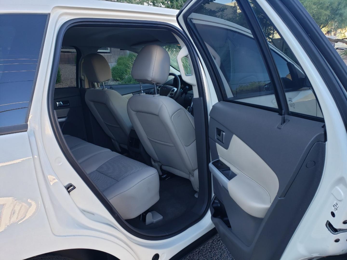 2013 /gray Ford Edge SEL FWD (2FMDK3JC2DB) with an 3.5L V6 DOHC 24V engine, 6-Speed Automatic transmission, located at 323 E Dunlap Ave., Phoenix, AZ, 85020, (602) 331-9000, 33.567677, -112.069000 - 2013 Ford Edge SEL, EXCELLENT condition, Ice Cold A/C front and back, Gray and tan interior with tan cloth seats in near perfect condition, New brakes, Tune up, Stereo/CD player, Phone sync, Bluetooth, Satellite compatible, This suv is gorgeous inside and out, Incredible gas mileage! Arizona title , - Photo#15