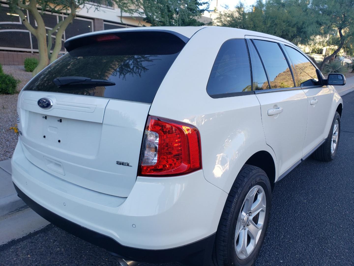 2013 /gray Ford Edge SEL FWD (2FMDK3JC2DB) with an 3.5L V6 DOHC 24V engine, 6-Speed Automatic transmission, located at 323 E Dunlap Ave., Phoenix, AZ, 85020, (602) 331-9000, 33.567677, -112.069000 - 2013 Ford Edge SEL, EXCELLENT condition, Ice Cold A/C front and back, Gray and tan interior with tan cloth seats in near perfect condition, New brakes, Tune up, Stereo/CD player, Phone sync, Bluetooth, Satellite compatible, This suv is gorgeous inside and out, Incredible gas mileage! Arizona title , - Photo#3