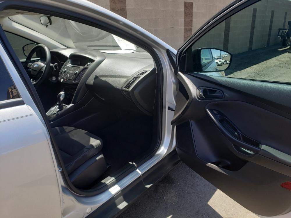 2016 SILVER /gray Ford Focus S Sedan (1FADP3E24GL) with an 2.0L L4 DOHC 16V engine, 5M transmission, located at 323 E Dunlap Ave., Phoenix, AZ, 85020, (602) 331-9000, 33.567677, -112.069000 - 2016 Ford Focus S,..... EXCELLENT condition, A Real Must See!!.... No accidents, Power everything, Ice cold ac, Stereo/CD Player, Backup camera, Gray and black interior with black cloth seats in near perfect condition, Power windows, power door locks, clean Arizona title, Runs and Drives Excellent. - Photo #12