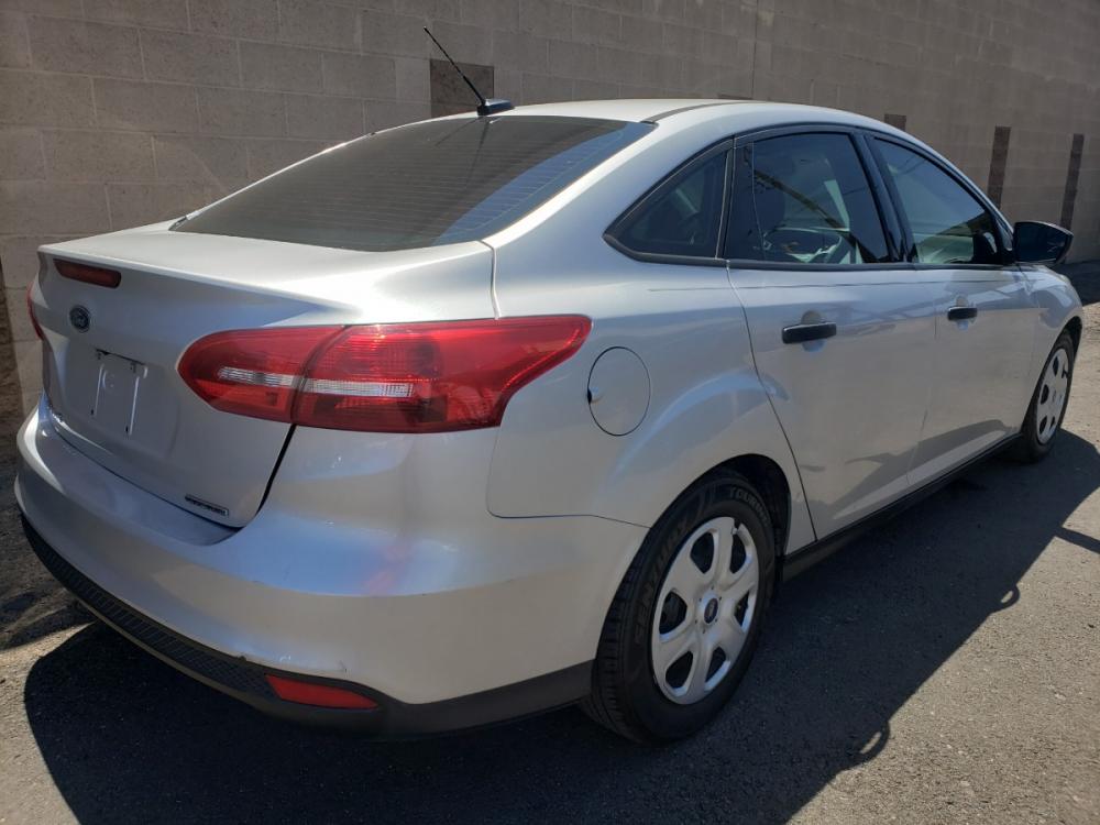 2016 SILVER /gray Ford Focus S Sedan (1FADP3E24GL) with an 2.0L L4 DOHC 16V engine, 5M transmission, located at 323 E Dunlap Ave., Phoenix, AZ, 85020, (602) 331-9000, 33.567677, -112.069000 - 2016 Ford Focus S,..... EXCELLENT condition, A Real Must See!!.... No accidents, Power everything, Ice cold ac, Stereo/CD Player, Backup camera, Gray and black interior with black cloth seats in near perfect condition, Power windows, power door locks, clean Arizona title, Runs and Drives Excellent. - Photo #3