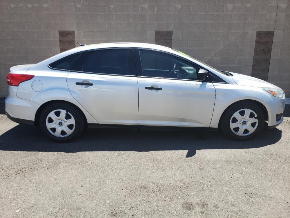 2016 SILVER /gray Ford Focus S Sedan (1FADP3E24GL) with an 2.0L L4 DOHC 16V engine, 5M transmission, located at 323 E Dunlap Ave., Phoenix, AZ, 85020, (602) 331-9000, 33.567677, -112.069000 - 2016 Ford Focus S,..... EXCELLENT condition, A Real Must See!!.... No accidents, Power everything, Ice cold ac, Stereo/CD Player, Backup camera, Gray and black interior with black cloth seats in near perfect condition, Power windows, power door locks, clean Arizona title, Runs and Drives Excellent. - Photo #4