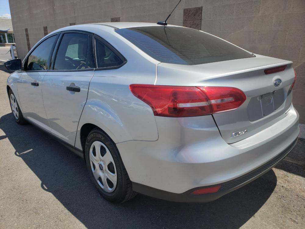 2016 SILVER /gray Ford Focus S Sedan (1FADP3E24GL) with an 2.0L L4 DOHC 16V engine, 5M transmission, located at 323 E Dunlap Ave., Phoenix, AZ, 85020, (602) 331-9000, 33.567677, -112.069000 - 2016 Ford Focus S,..... EXCELLENT condition, A Real Must See!!.... No accidents, Power everything, Ice cold ac, Stereo/CD Player, Backup camera, Gray and black interior with black cloth seats in near perfect condition, Power windows, power door locks, clean Arizona title, Runs and Drives Excellent. - Photo #5