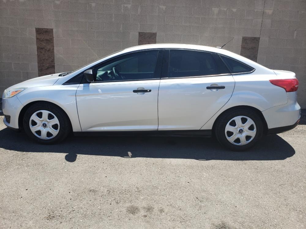 2016 SILVER /gray Ford Focus S Sedan (1FADP3E24GL) with an 2.0L L4 DOHC 16V engine, 5M transmission, located at 323 E Dunlap Ave., Phoenix, AZ, 85020, (602) 331-9000, 33.567677, -112.069000 - 2016 Ford Focus S,..... EXCELLENT condition, A Real Must See!!.... No accidents, Power everything, Ice cold ac, Stereo/CD Player, Backup camera, Gray and black interior with black cloth seats in near perfect condition, Power windows, power door locks, clean Arizona title, Runs and Drives Excellent. - Photo #6
