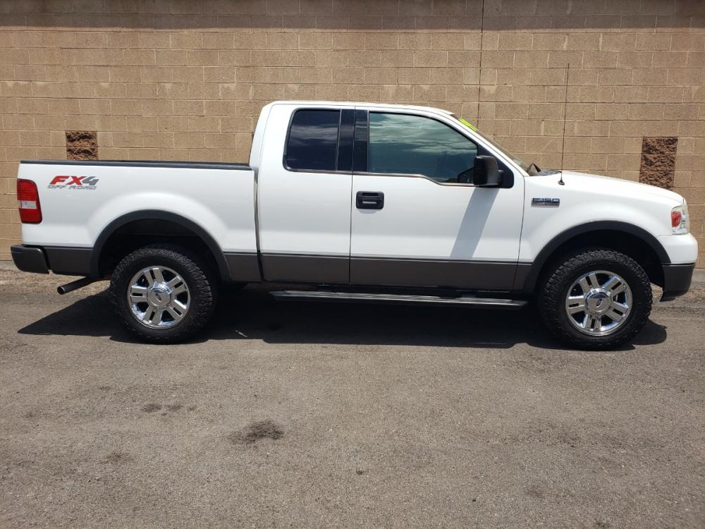 2004 WHITE /black Ford F-150 FX4 SuperCab 4WD (1FTPX14584K) with an 5.4L V6 SOHC 16V engine, 4-Speed Automatic Overdrive transmission, located at 323 E Dunlap Ave., Phoenix, AZ, 85020, (602) 331-9000, 33.567677, -112.069000 - Photo #4