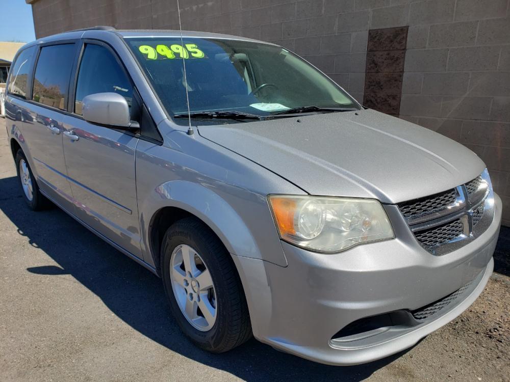 2013 /gray and black Dodge Grand Caravan SXT (2C4RDGCGXDR) with an 3.6L V6 DOHC 24V engine, 6-Speed Automatic transmission, located at 323 E Dunlap Ave., Phoenix, AZ, 85020, (602) 331-9000, 33.567677, -112.069000 - 2013 Dodge Grand Caravan SXT,...... 7-Passenger Van , EXCELLENT condition, A Real Must See!!.... No accidents, Clean inside and out, Ice cold ac, Third row seating, Rear ac second and third seats, Gray and black interior with black cloth seats in good condition and the van is gorgeous. Touch screenS - Photo #2