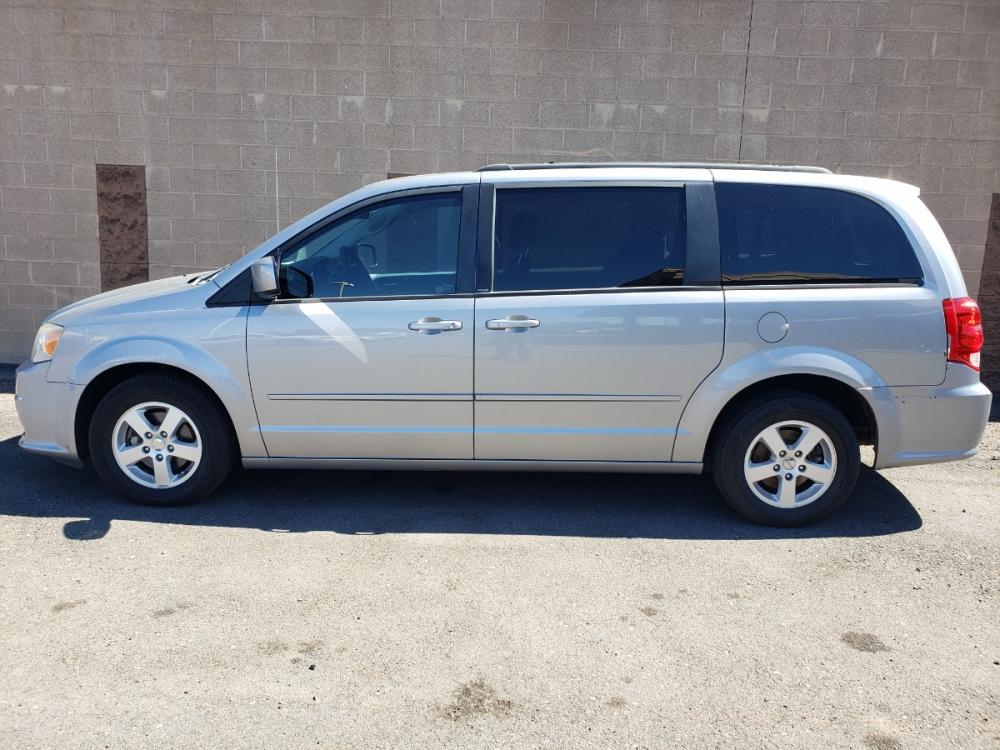 2013 /gray and black Dodge Grand Caravan SXT (2C4RDGCGXDR) with an 3.6L V6 DOHC 24V engine, 6-Speed Automatic transmission, located at 323 E Dunlap Ave., Phoenix, AZ, 85020, (602) 331-9000, 33.567677, -112.069000 - 2013 Dodge Grand Caravan SXT,...... 7-Passenger Van , EXCELLENT condition, A Real Must See!!.... No accidents, Clean inside and out, Ice cold ac, Third row seating, Rear ac second and third seats, Gray and black interior with black cloth seats in good condition and the van is gorgeous. Touch screenS - Photo #6