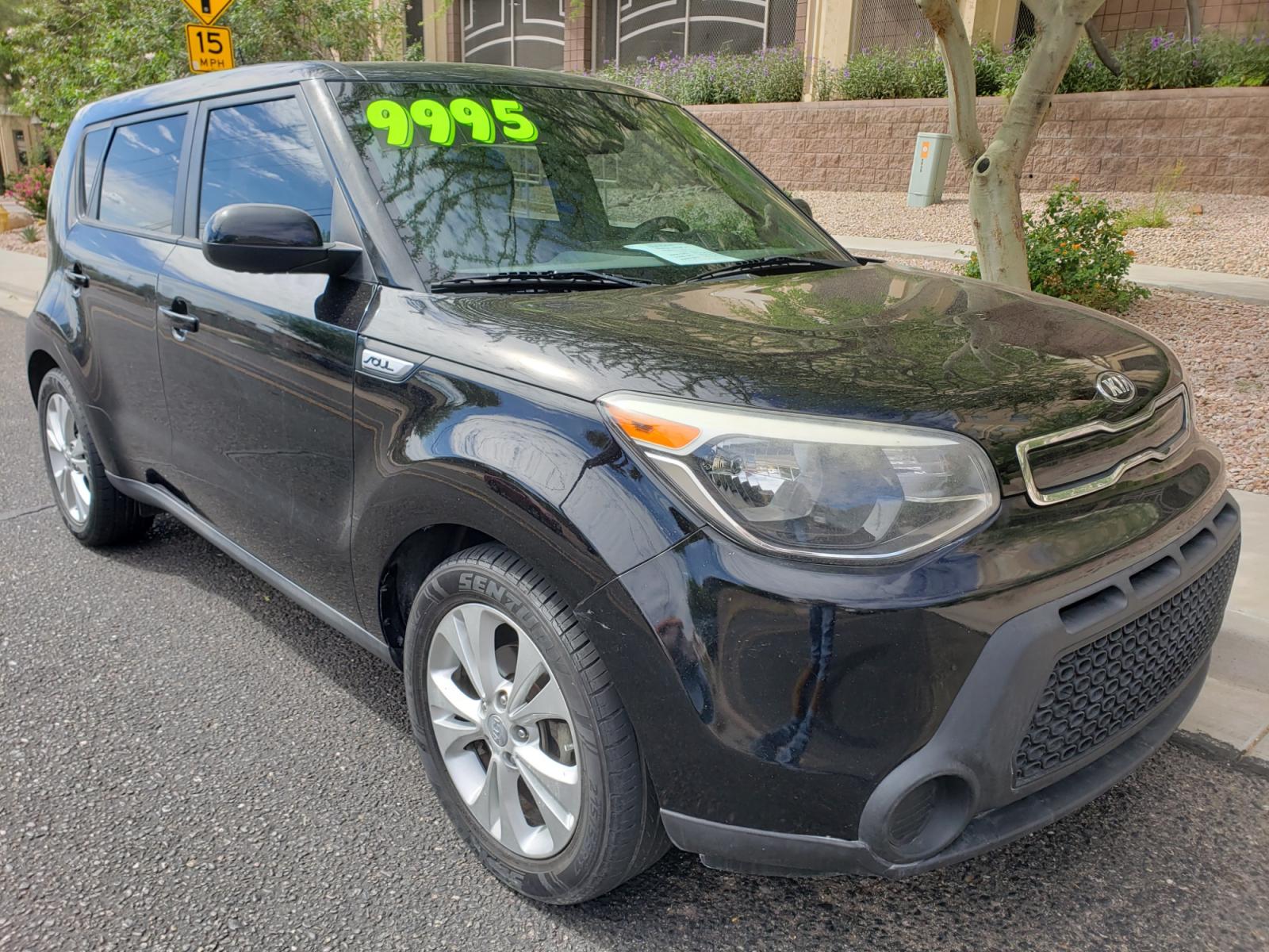 2015 /gray and black Kia Soul + (KNDJP3A57F7) with an 2.0L L4 DOHC 16V engine, 6-Speed Automatic transmission, located at 323 E Dunlap Ave., Phoenix, AZ, 85020, (602) 331-9000, 33.567677, -112.069000 - 2015 Kia Soul,.... A Must See!! No accidents. cold AC. the car is gorgeous inside and out. power windows, power door locks, interior clean black and gray with beautiful black cloth seats in near perfect condition...Stereo, Satellite compatable, Bluetooth, MP3 PLayer, Incredible gas mileage! Clean Ar - Photo #2