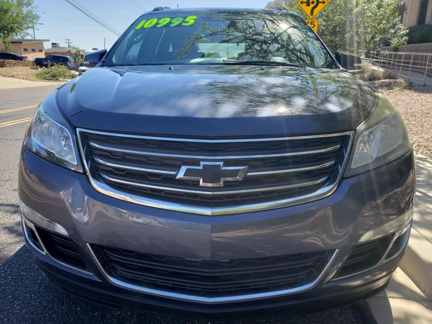 2013 BLUE /gray and black Chevrolet Traverse 1LT FWD (1GNKRGKD1DJ) with an 3.6L V6 DOHC 24V engine, 6-Speed Automatic transmission, located at 323 E Dunlap Ave., Phoenix, AZ, 85020, (602) 331-9000, 33.567677, -112.069000 - 2013 Chevrolet Traverse LT,..... EXCELLENT condition, Cold A/C front and back, Clean black and gray interior with black cloth seats in near perfect condition, Third row seating, New brakes, Tune up, Stereo/CD Player, Bluetooth, Phone sync, Back up camera, Satellite compatible, Cold Rear a/c, No acci - Photo#1