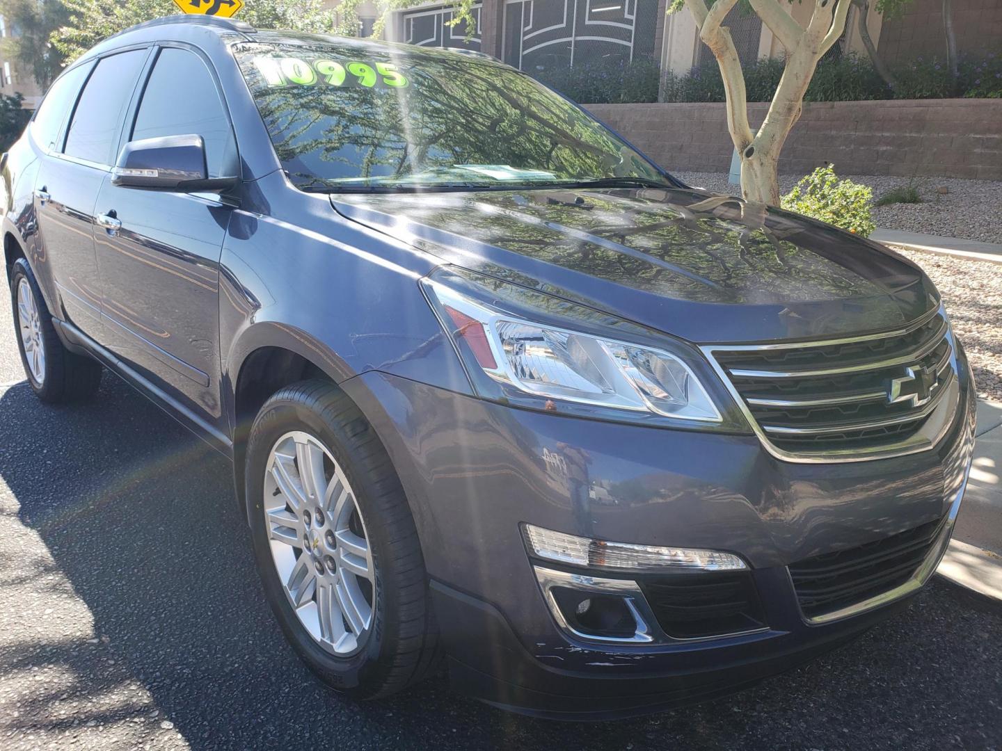 2013 BLUE /gray and black Chevrolet Traverse 1LT FWD (1GNKRGKD1DJ) with an 3.6L V6 DOHC 24V engine, 6-Speed Automatic transmission, located at 323 E Dunlap Ave., Phoenix, AZ, 85020, (602) 331-9000, 33.567677, -112.069000 - 2013 Chevrolet Traverse LT,..... EXCELLENT condition, Cold A/C front and back, Clean black and gray interior with black cloth seats in near perfect condition, Third row seating, New brakes, Tune up, Stereo/CD Player, Bluetooth, Phone sync, Back up camera, Satellite compatible, Cold Rear a/c, No acci - Photo#2