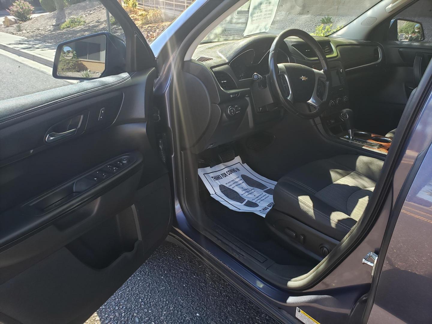 2013 BLUE /gray and black Chevrolet Traverse 1LT FWD (1GNKRGKD1DJ) with an 3.6L V6 DOHC 24V engine, 6-Speed Automatic transmission, located at 323 E Dunlap Ave., Phoenix, AZ, 85020, (602) 331-9000, 33.567677, -112.069000 - 2013 Chevrolet Traverse LT,..... EXCELLENT condition, Cold A/C front and back, Clean black and gray interior with black cloth seats in near perfect condition, Third row seating, New brakes, Tune up, Stereo/CD Player, Bluetooth, Phone sync, Back up camera, Satellite compatible, Cold Rear a/c, No acci - Photo#8