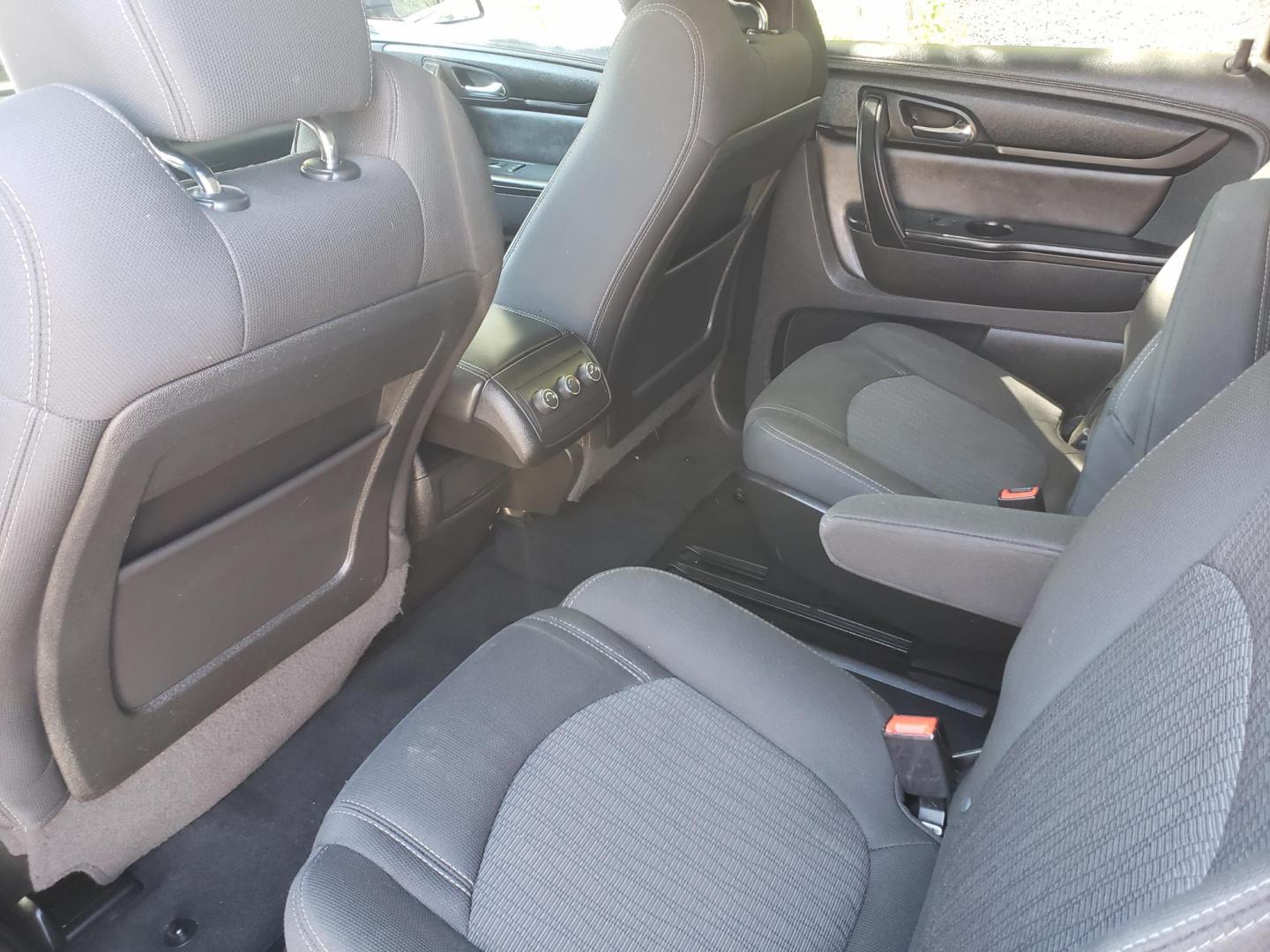 2013 BLUE /gray and black Chevrolet Traverse 1LT FWD (1GNKRGKD1DJ) with an 3.6L V6 DOHC 24V engine, 6-Speed Automatic transmission, located at 323 E Dunlap Ave., Phoenix, AZ, 85020, (602) 331-9000, 33.567677, -112.069000 - 2013 Chevrolet Traverse LT,..... EXCELLENT condition, Cold A/C front and back, Clean black and gray interior with black cloth seats in near perfect condition, Third row seating, New brakes, Tune up, Stereo/CD Player, Bluetooth, Phone sync, Back up camera, Satellite compatible, Cold Rear a/c, No acci - Photo#11