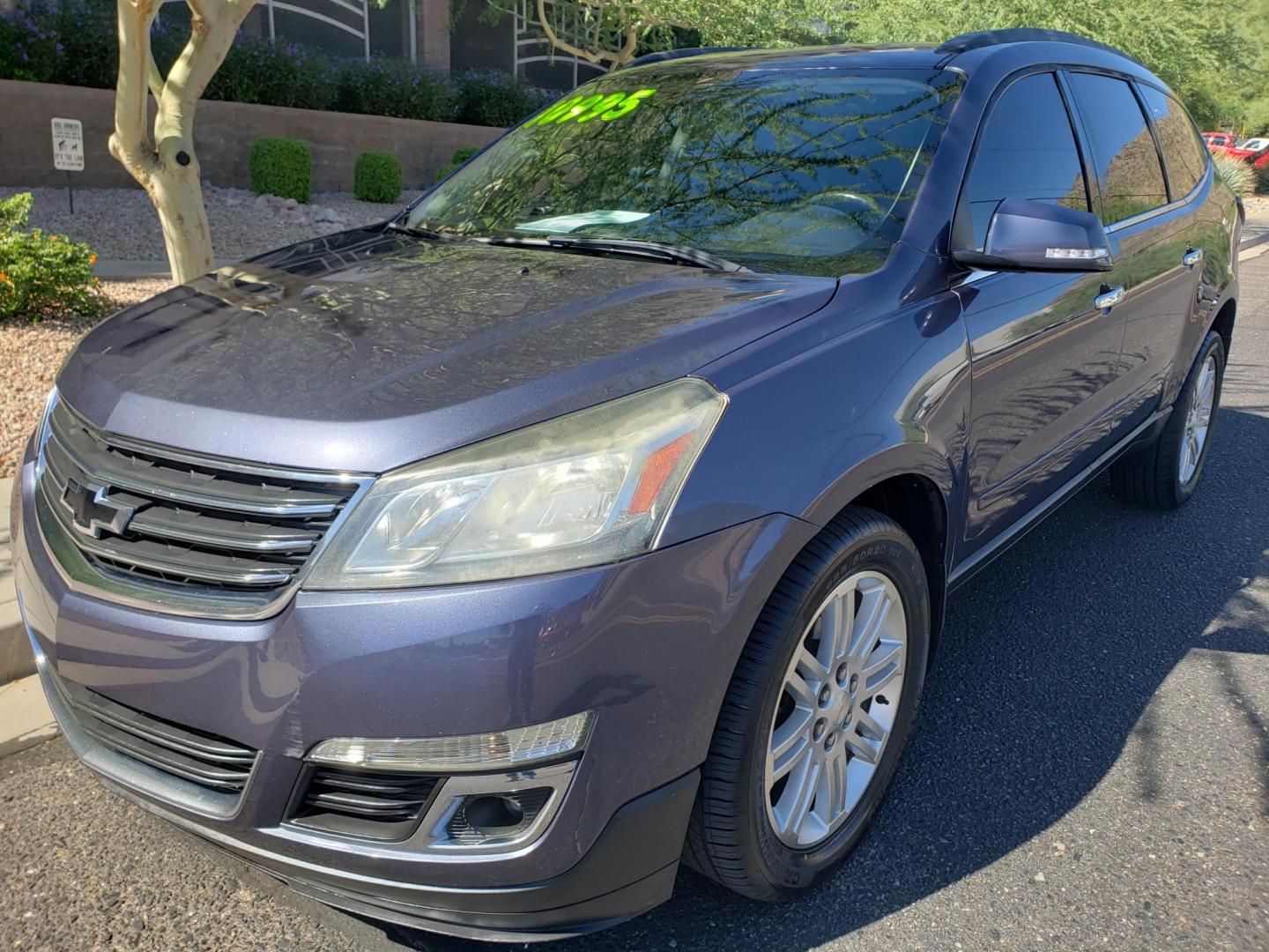 2013 BLUE /gray and black Chevrolet Traverse 1LT FWD (1GNKRGKD1DJ) with an 3.6L V6 DOHC 24V engine, 6-Speed Automatic transmission, located at 323 E Dunlap Ave., Phoenix, AZ, 85020, (602) 331-9000, 33.567677, -112.069000 - 2013 Chevrolet Traverse LT,..... EXCELLENT condition, Cold A/C front and back, Clean black and gray interior with black cloth seats in near perfect condition, Third row seating, New brakes, Tune up, Stereo/CD Player, Bluetooth, Phone sync, Back up camera, Satellite compatible, Cold Rear a/c, No acci - Photo#0