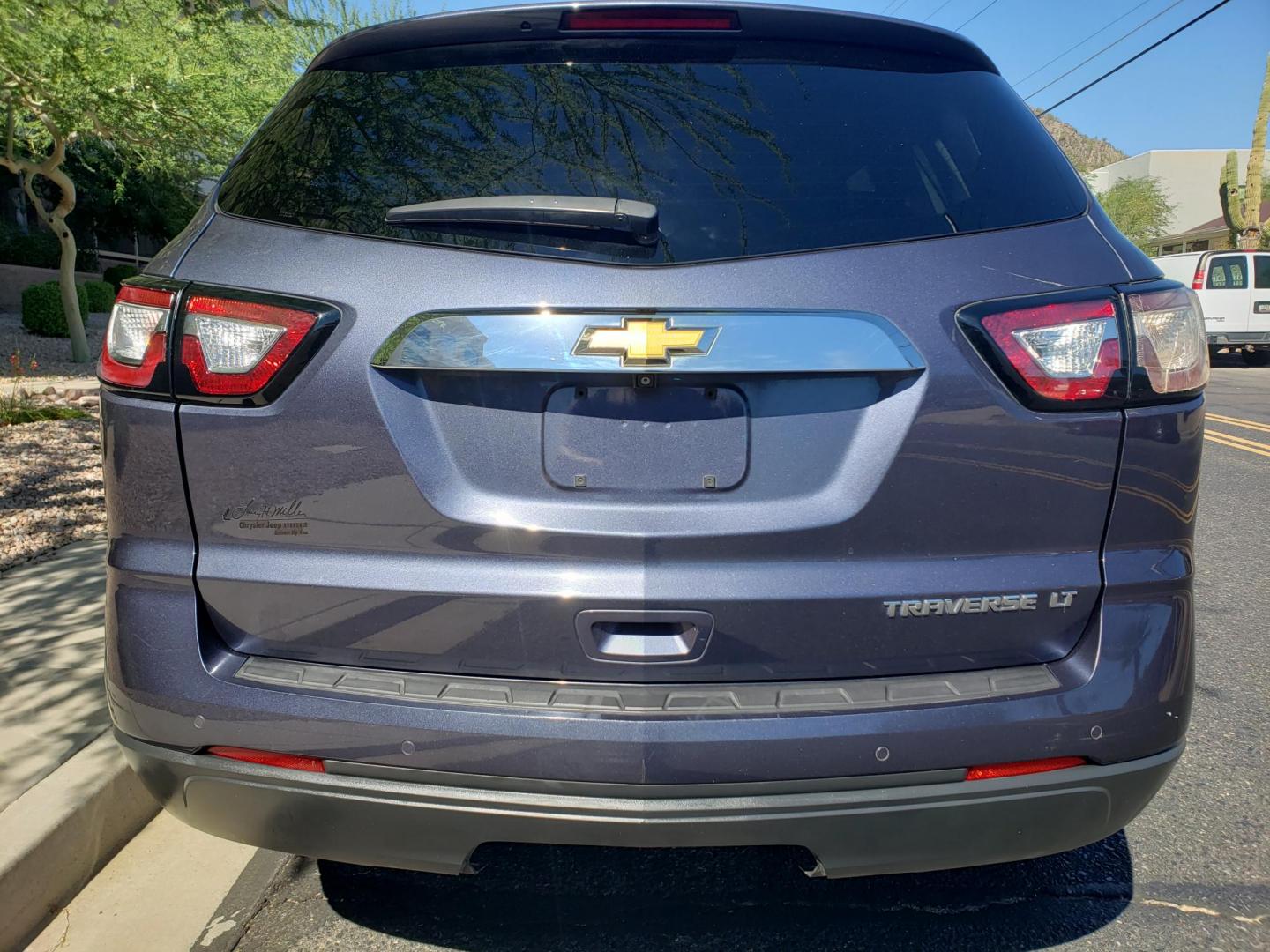 2013 BLUE /gray and black Chevrolet Traverse 1LT FWD (1GNKRGKD1DJ) with an 3.6L V6 DOHC 24V engine, 6-Speed Automatic transmission, located at 323 E Dunlap Ave., Phoenix, AZ, 85020, (602) 331-9000, 33.567677, -112.069000 - 2013 Chevrolet Traverse LT,..... EXCELLENT condition, Cold A/C front and back, Clean black and gray interior with black cloth seats in near perfect condition, Third row seating, New brakes, Tune up, Stereo/CD Player, Bluetooth, Phone sync, Back up camera, Satellite compatible, Cold Rear a/c, No acci - Photo#7
