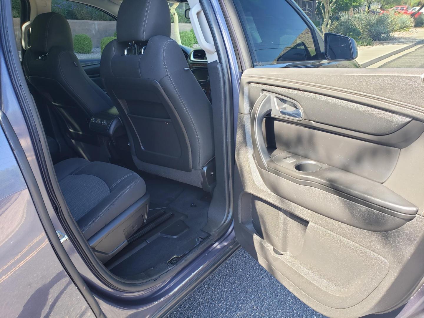 2013 BLUE /gray and black Chevrolet Traverse 1LT FWD (1GNKRGKD1DJ) with an 3.6L V6 DOHC 24V engine, 6-Speed Automatic transmission, located at 323 E Dunlap Ave., Phoenix, AZ, 85020, (602) 331-9000, 33.567677, -112.069000 - 2013 Chevrolet Traverse LT,..... EXCELLENT condition, Cold A/C front and back, Clean black and gray interior with black cloth seats in near perfect condition, Third row seating, New brakes, Tune up, Stereo/CD Player, Bluetooth, Phone sync, Back up camera, Satellite compatible, Cold Rear a/c, No acci - Photo#15