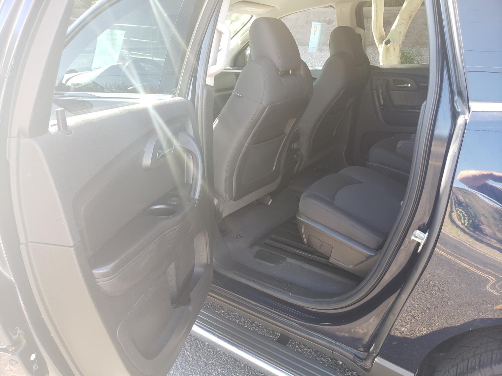 2011 /gray and black Chevrolet Traverse LT FWD ( 1GNKRGED5B) with an 3.6L V6 DOHC 24V engine, 6-Speed Automatic transmission, located at 323 E Dunlap Ave., Phoenix, AZ, 85020, (602) 331-9000, 33.567677, -112.069000 - 2011 Chevrolet Traverse LT,....... EXCELLENT condition, Cold A/C front and back, Clean black and gray interior with black cloth seats in near perfect condition, Third row seating, New brakes, Tune up, Stereo/CD Player, Cold Rear a/c, No accidents. the car is gorgeous inside and out. Incredible gas m - Photo #10