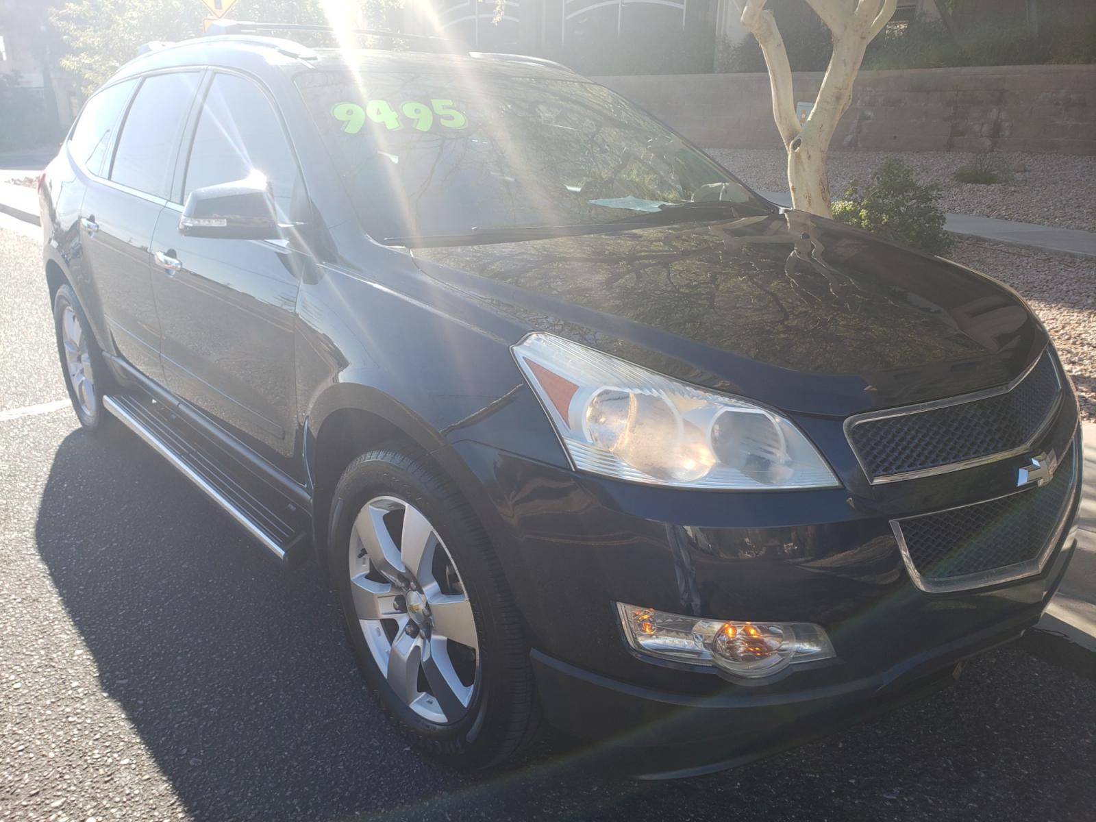 2011 /gray and black Chevrolet Traverse LT FWD ( 1GNKRGED5B) with an 3.6L V6 DOHC 24V engine, 6-Speed Automatic transmission, located at 323 E Dunlap Ave., Phoenix, AZ, 85020, (602) 331-9000, 33.567677, -112.069000 - 2011 Chevrolet Traverse LT,....... EXCELLENT condition, Cold A/C front and back, Clean black and gray interior with black cloth seats in near perfect condition, Third row seating, New brakes, Tune up, Stereo/CD Player, Cold Rear a/c, No accidents. the car is gorgeous inside and out. Incredible gas m - Photo #2