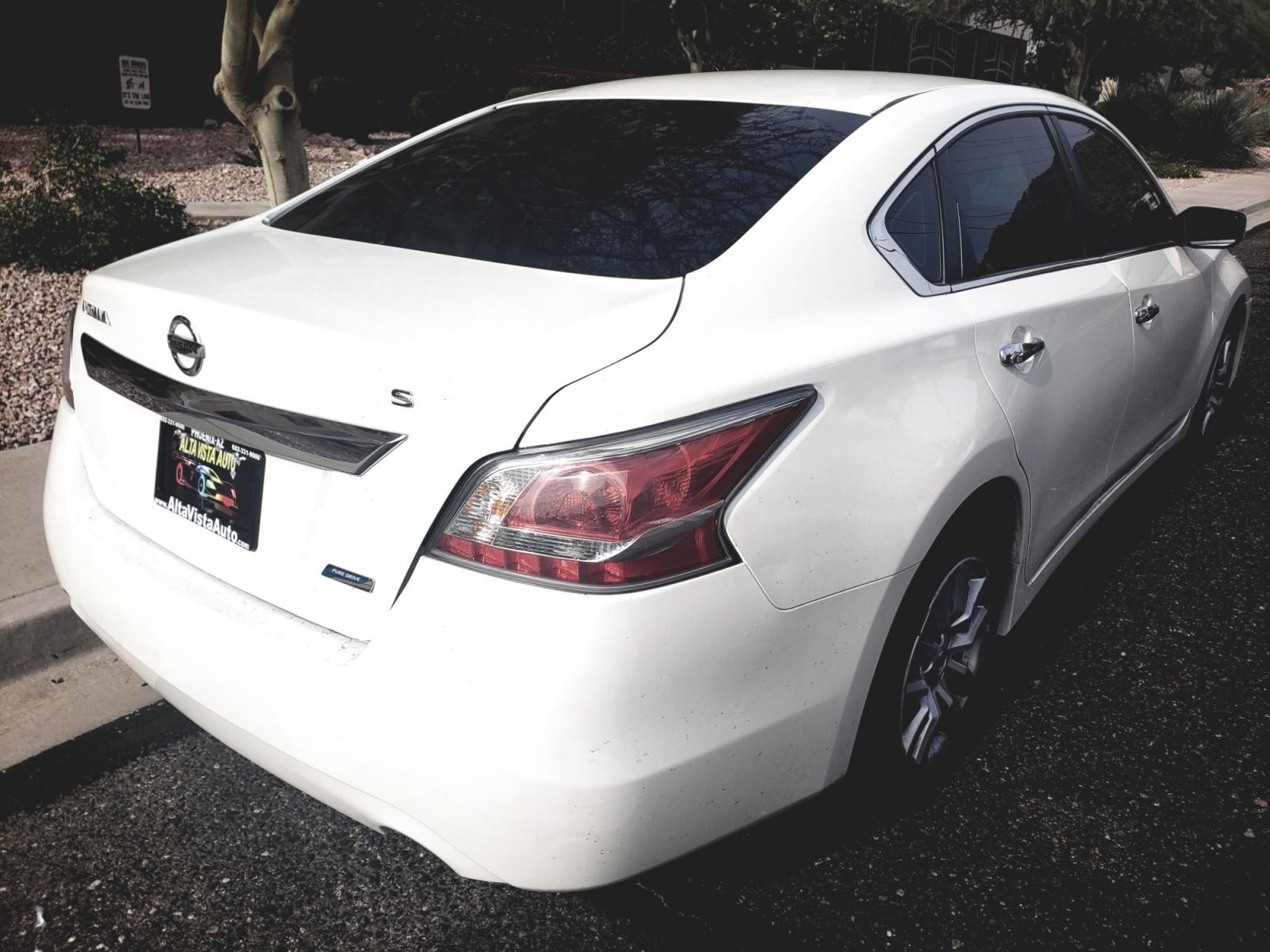 2014 /gray and black Nissan Altima 2.5 SL (1N4AL3AP7EN) with an 2.5L L4 DOHC 16V engine, Continuously Variable Transmission transmission, located at 323 E Dunlap Ave., Phoenix, AZ, 85020, (602) 331-9000, 33.567677, -112.069000 - 2014 Nissan Altima S,....... EXCELLENT condition, No accidents, Ice Cold A/C, Interior clean black and gray with beautiful black cloth seats in near perfect condition, New brakes, Tune up, Stereo/CD Player, Bluetooth, The car is gorgeous inside and out, Incredible gas mileage! Clean Arizona title, R - Photo #4