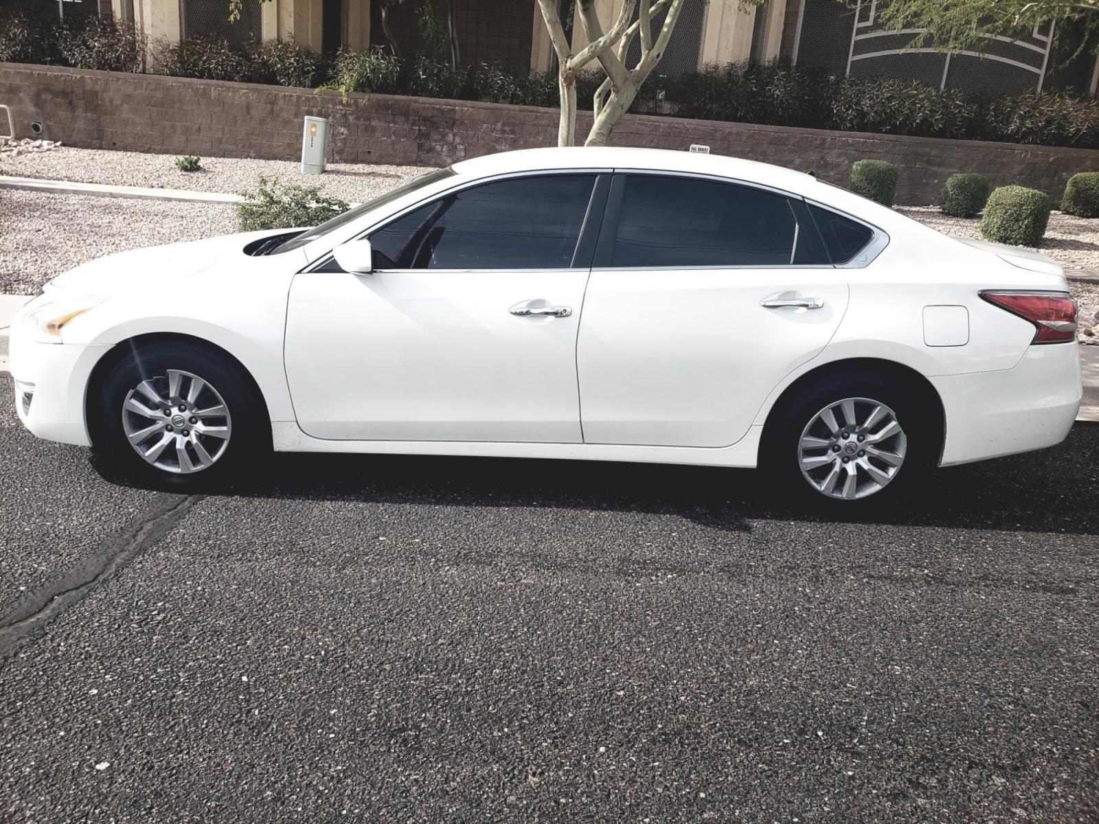 2014 /gray and black Nissan Altima 2.5 SL (1N4AL3AP7EN) with an 2.5L L4 DOHC 16V engine, Continuously Variable Transmission transmission, located at 323 E Dunlap Ave., Phoenix, AZ, 85020, (602) 331-9000, 33.567677, -112.069000 - 2014 Nissan Altima S,....... EXCELLENT condition, No accidents, Ice Cold A/C, Interior clean black and gray with beautiful black cloth seats in near perfect condition, New brakes, Tune up, Stereo/CD Player, Bluetooth, The car is gorgeous inside and out, Incredible gas mileage! Clean Arizona title, R - Photo #6