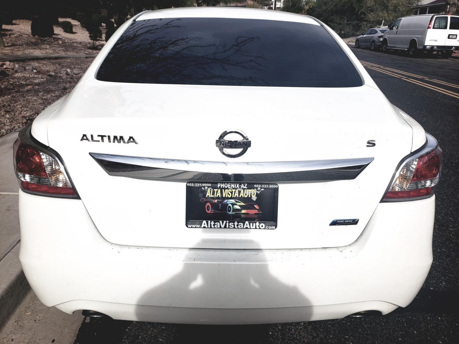 2014 /gray and black Nissan Altima 2.5 SL (1N4AL3AP7EN) with an 2.5L L4 DOHC 16V engine, Continuously Variable Transmission transmission, located at 323 E Dunlap Ave., Phoenix, AZ, 85020, (602) 331-9000, 33.567677, -112.069000 - 2014 Nissan Altima S,....... EXCELLENT condition, No accidents, Ice Cold A/C, Interior clean black and gray with beautiful black cloth seats in near perfect condition, New brakes, Tune up, Stereo/CD Player, Bluetooth, The car is gorgeous inside and out, Incredible gas mileage! Clean Arizona title, R - Photo #7