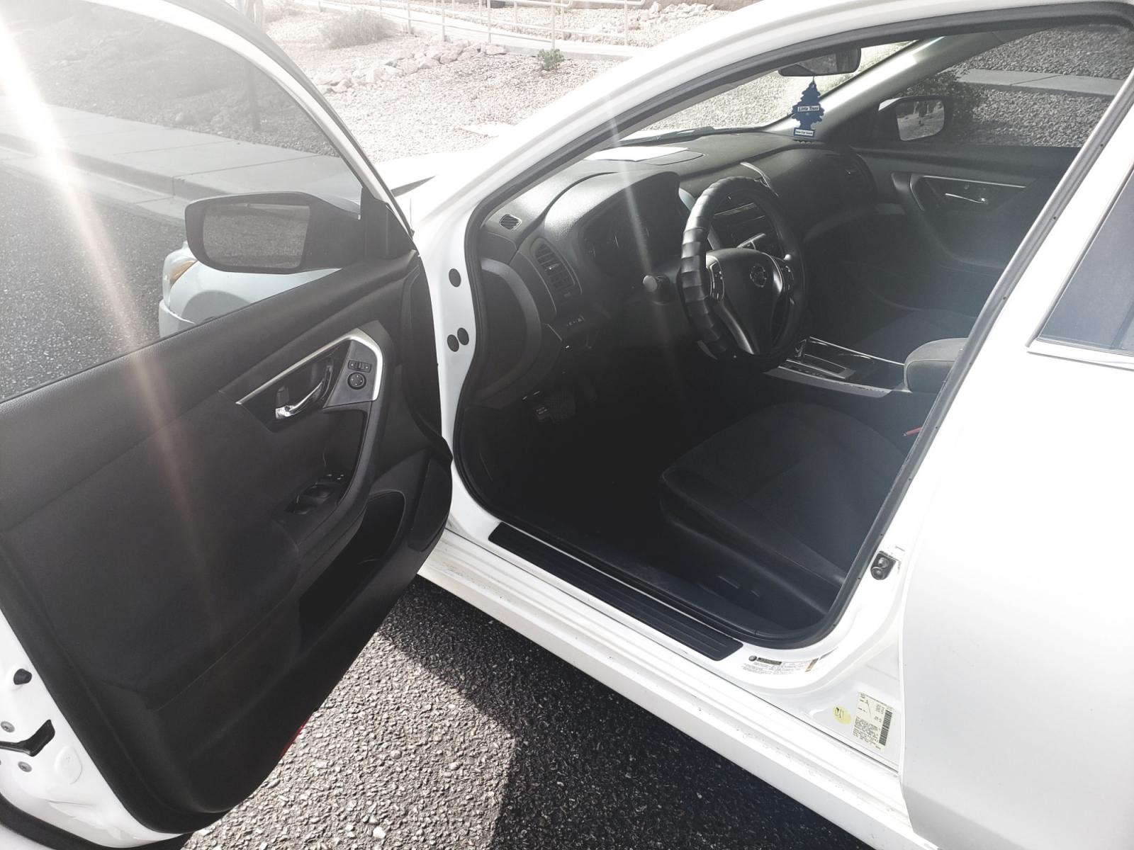 2014 /gray and black Nissan Altima 2.5 SL (1N4AL3AP7EN) with an 2.5L L4 DOHC 16V engine, Continuously Variable Transmission transmission, located at 323 E Dunlap Ave., Phoenix, AZ, 85020, (602) 331-9000, 33.567677, -112.069000 - 2014 Nissan Altima S,....... EXCELLENT condition, No accidents, Ice Cold A/C, Interior clean black and gray with beautiful black cloth seats in near perfect condition, New brakes, Tune up, Stereo/CD Player, Bluetooth, The car is gorgeous inside and out, Incredible gas mileage! Clean Arizona title, R - Photo #8