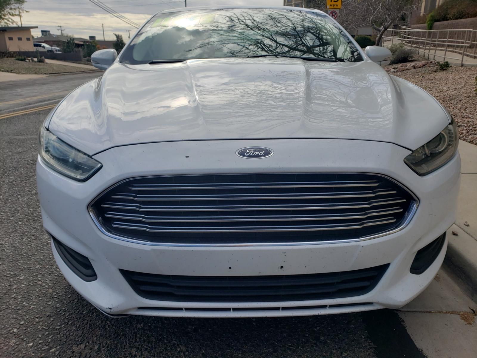 2014 WHITE /tan Ford Fusion SE (3FA6P0H74ER) with an 2.5L L4 DOHC 16V engine, 6-Speed Automatic transmission, located at 323 E Dunlap Ave., Phoenix, AZ, 85020, (602) 331-9000, 33.567677, -112.069000 - 2014 Ford Fusion SE,........EXCELLENT condition, A Real Must See!!.... No accidents, Power everything, Stereo/cd player, Phone sync, Bluetooth, Satellite compatible, Ice cold ac, Clean Tan and Black interior with Tan cloth seats in near perfect condition, power windows, power door locks, clean Arizo - Photo #1