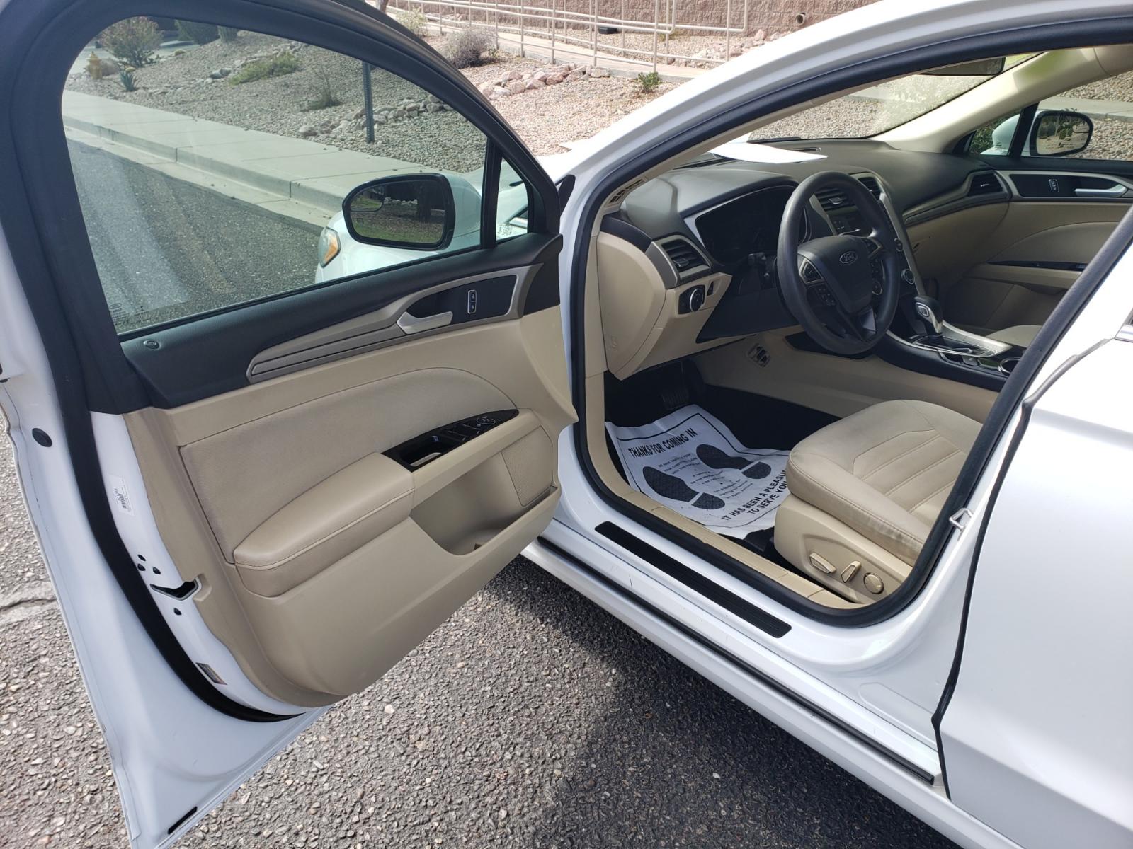 2014 WHITE /tan Ford Fusion SE (3FA6P0H74ER) with an 2.5L L4 DOHC 16V engine, 6-Speed Automatic transmission, located at 323 E Dunlap Ave., Phoenix, AZ, 85020, (602) 331-9000, 33.567677, -112.069000 - 2014 Ford Fusion SE,........EXCELLENT condition, A Real Must See!!.... No accidents, Power everything, Stereo/cd player, Phone sync, Bluetooth, Satellite compatible, Ice cold ac, Clean Tan and Black interior with Tan cloth seats in near perfect condition, power windows, power door locks, clean Arizo - Photo #8