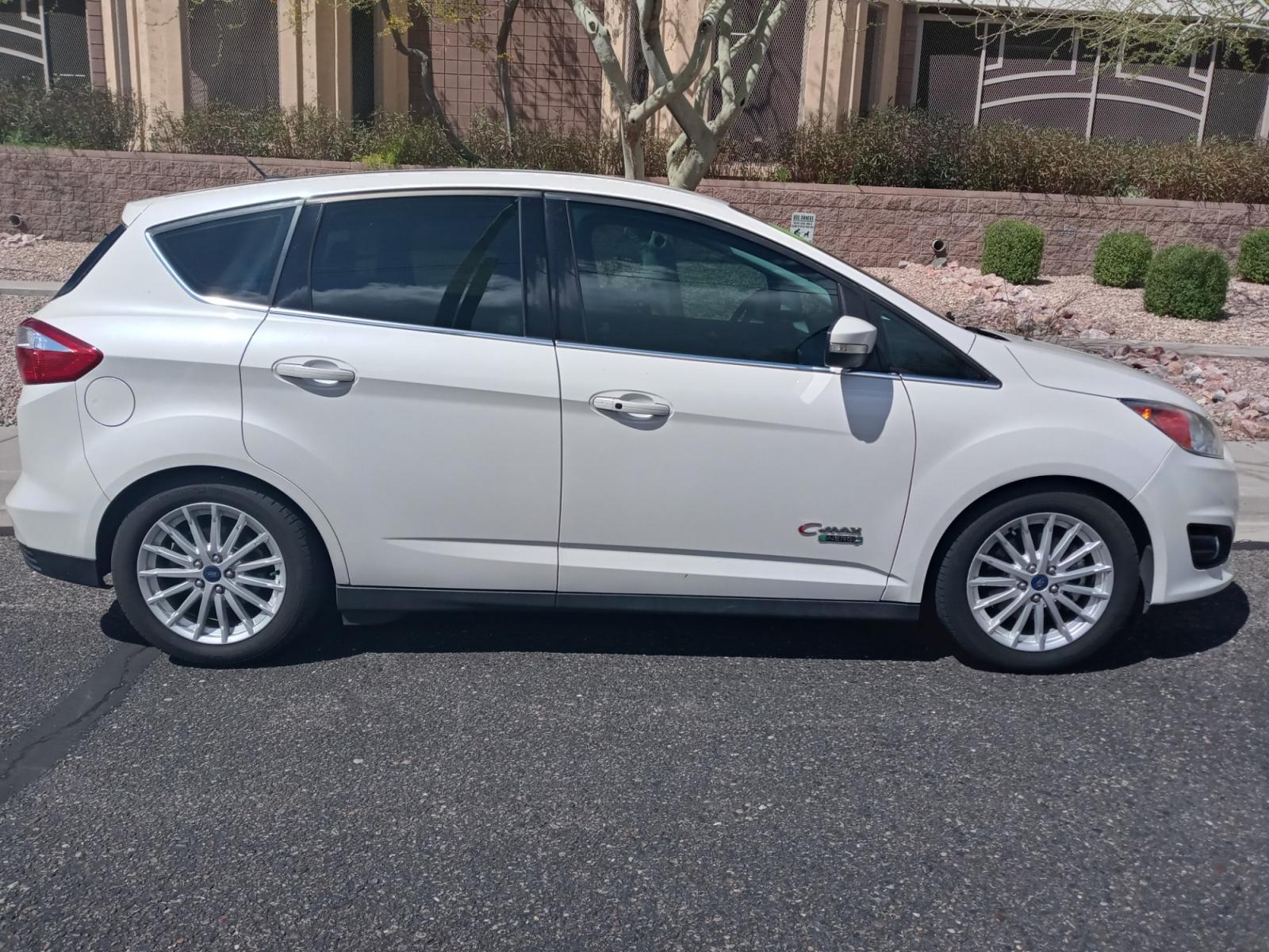 2015 WHITE /Gray and Cream Ford C-Max Energi SEL (1FADP5CU9FL) with an 2.0L L4 DOHC 16V HYBRID engine, Continuously Variable Transmission transmission, located at 323 E Dunlap Ave., Phoenix, AZ, 85020, (602) 331-9000, 33.567677, -112.069000 - 2015 Ford C-Max, ........A Must See!! No accidents, Ice cold AC. The car is gorgeous inside and out. Power windows, Power door locks, Touch screen Stereo/Cd player, Phone sync, Bluetooth, Satellite compatible, Navigation, Backup camera, Beautiful gray and black interior with gray Leather seats, Gorg - Photo #4