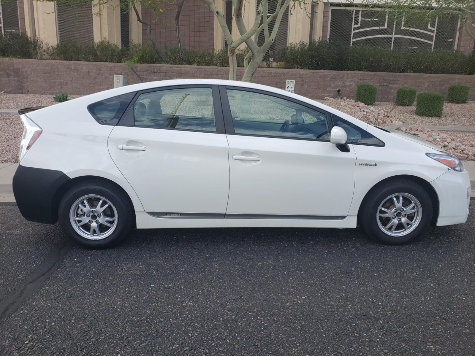 2010 WHITE /Tan and black Toyota Prius Prius II (JTDKN3DU8A0) with an 1.8L L4 DOHC 16V engine, Continuously Variable Transmisson transmission, located at 323 E Dunlap Ave., Phoenix, AZ, 85020, (602) 331-9000, 33.567677, -112.069000 - 2010 Toyota Prius,....... EXCELLENT condition, A Real Must See!!.... No accidents, Power everything, Ice cold ac, Stereo/CD player, Clean black and tan interior with tan cloth seats in near perfect condition, power windows, power door locks, clean Arizona title, Runs and Drives Excellent. passed emi - Photo #4
