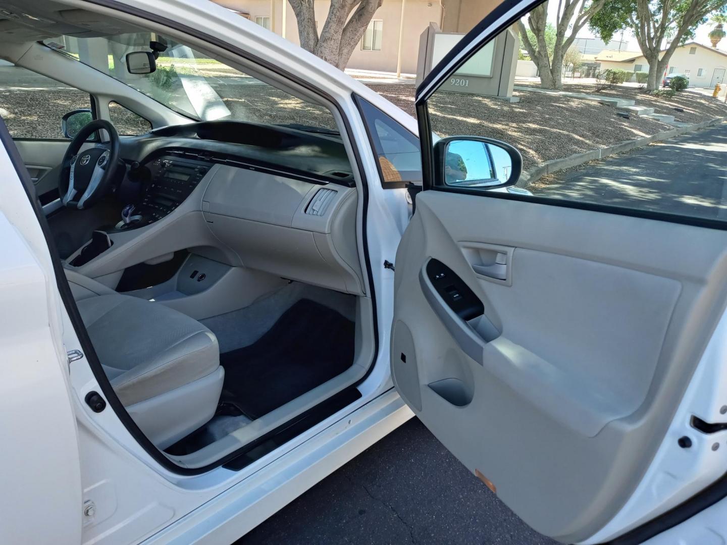 2010 WHITE /Tan and black Toyota Prius Prius II (JTDKN3DU8A0) with an 1.8L L4 DOHC 16V engine, Continuously Variable Transmisson transmission, located at 323 E Dunlap Ave., Phoenix, AZ, 85020, (602) 331-9000, 33.567677, -112.069000 - 2010 Toyota Prius,....... EXCELLENT condition, A Real Must See!!.... No accidents, Power everything, Ice cold ac, Stereo/CD player, Clean black and tan interior with tan cloth seats in near perfect condition, power windows, power door locks, clean Arizona title, Runs and Drives Excellent. passed emi - Photo#12