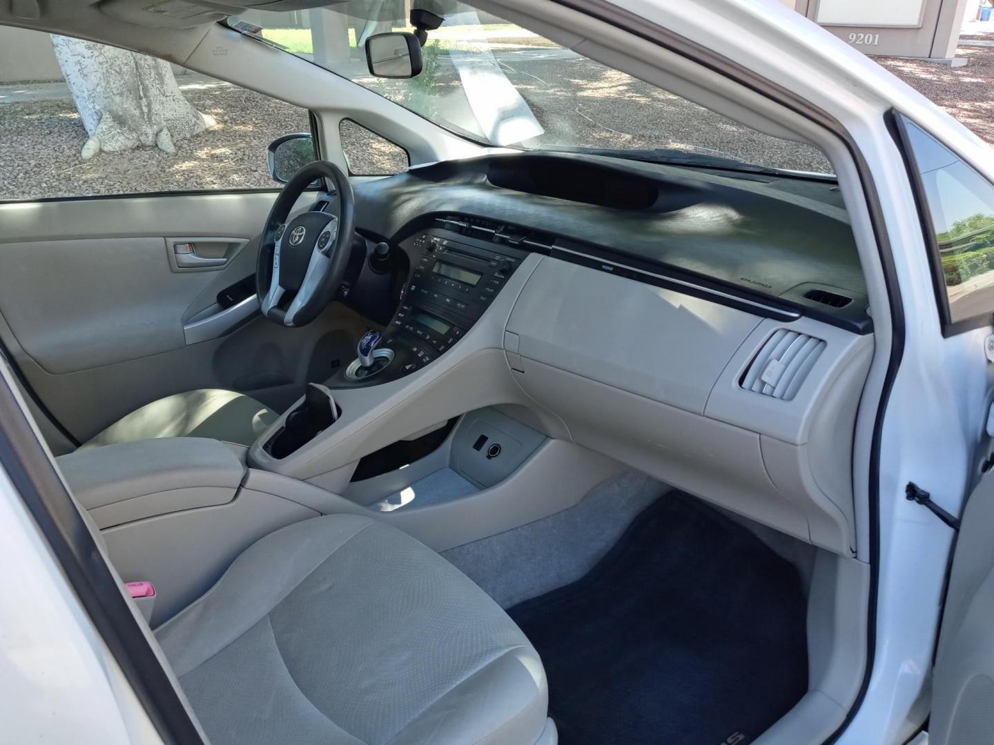2010 WHITE /Tan and black Toyota Prius Prius II (JTDKN3DU8A0) with an 1.8L L4 DOHC 16V engine, Continuously Variable Transmisson transmission, located at 323 E Dunlap Ave., Phoenix, AZ, 85020, (602) 331-9000, 33.567677, -112.069000 - 2010 Toyota Prius,....... EXCELLENT condition, A Real Must See!!.... No accidents, Power everything, Ice cold ac, Stereo/CD player, Clean black and tan interior with tan cloth seats in near perfect condition, power windows, power door locks, clean Arizona title, Runs and Drives Excellent. passed emi - Photo#13