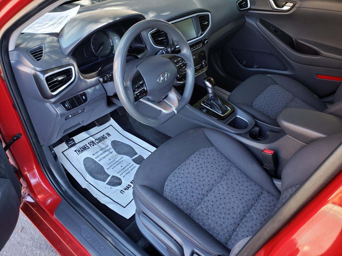 2019 /gray and lite gray Hyundai Ioniq Hybrid Blue (KMHC65LC7KU) with an 1.6L L4 DOHC 16V HYBRID engine, 6A transmission, located at 323 E Dunlap Ave., Phoenix, AZ, 85020, (602) 331-9000, 33.567677, -112.069000 - 2019 Hyundai Ioniq Hybrid,......A Must See!! No accidents, Ice cold AC. The car is gorgeous inside and out. Power windows, Power door locks, Touch screen Stereo, Phone sync, Bluetooth, Satellite compatible, backup camera, Beautiful gray and lite gray interior with dark gray cloth seats in near perfe - Photo#9