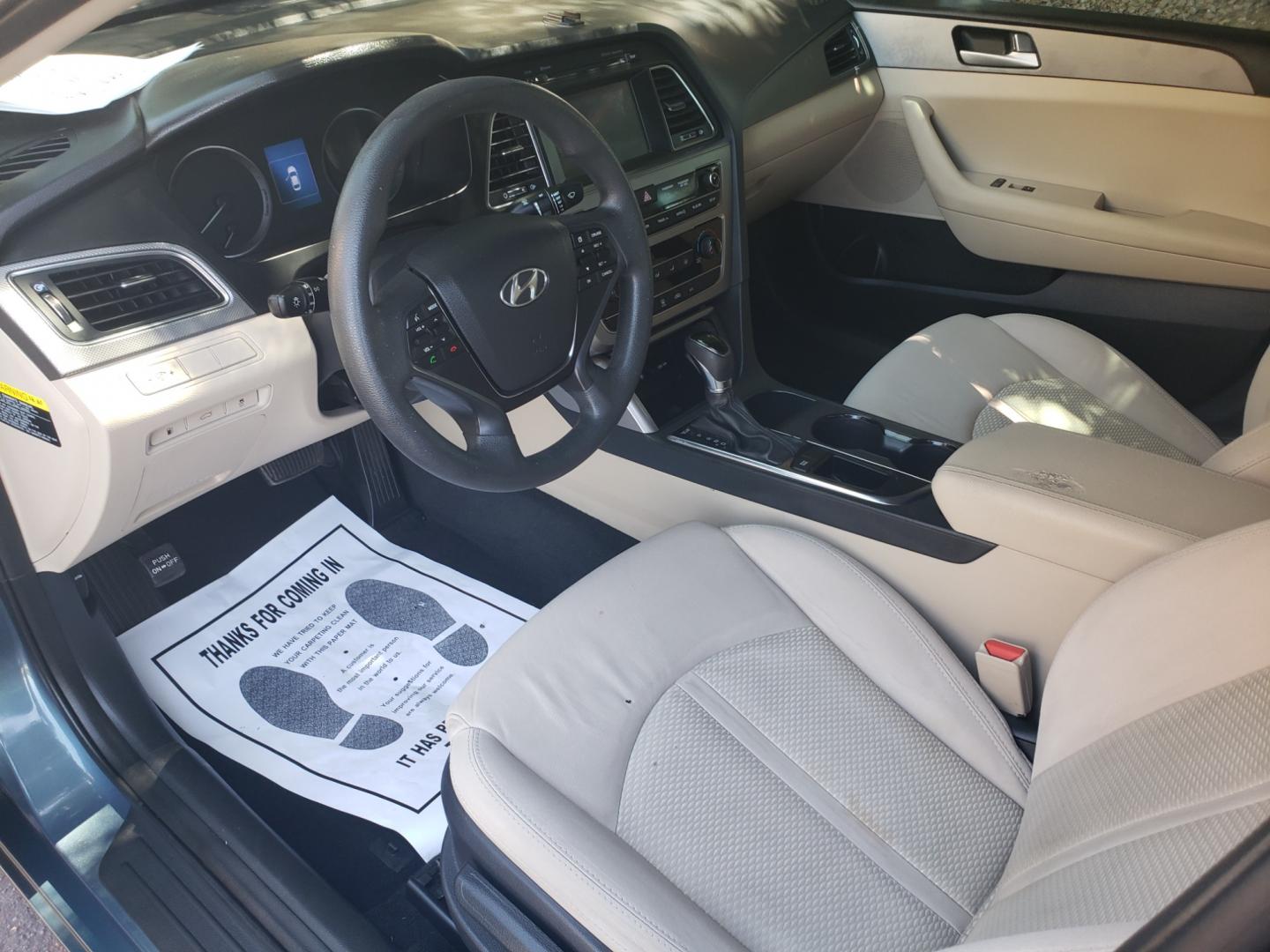 2016 /Tan and black Hyundai Sonata SE (5NPE24AF0GH) with an 2.4L L4 DOHC 16V engine, 7A transmission, located at 323 E Dunlap Ave., Phoenix, AZ, 85020, (602) 331-9000, 33.567677, -112.069000 - 2016 Hyundai Sonata SE,.....A Must See!! No accidents, ONLY 113K MILES..... Ice cold AC. The car is gorgeous inside and out. Power windows, Power door locks, Touch screen Stereo/Cd player, Phone sync, Bluetooth, Satellite compatible, Backup camera, Beautiful tan and black interior with tan cloth sea - Photo#9