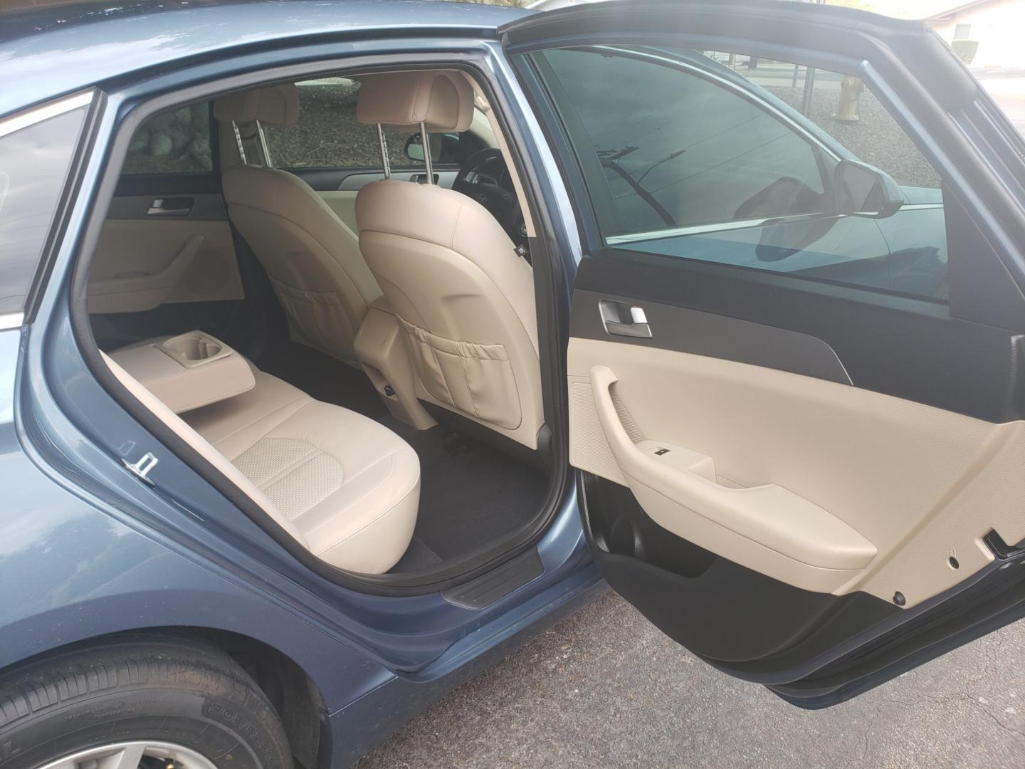 2016 /Tan and black Hyundai Sonata SE (5NPE24AF0GH) with an 2.4L L4 DOHC 16V engine, 7A transmission, located at 323 E Dunlap Ave., Phoenix, AZ, 85020, (602) 331-9000, 33.567677, -112.069000 - 2016 Hyundai Sonata SE,.....A Must See!! No accidents, ONLY 113K MILES..... Ice cold AC. The car is gorgeous inside and out. Power windows, Power door locks, Touch screen Stereo/Cd player, Phone sync, Bluetooth, Satellite compatible, Backup camera, Beautiful tan and black interior with tan cloth sea - Photo#15