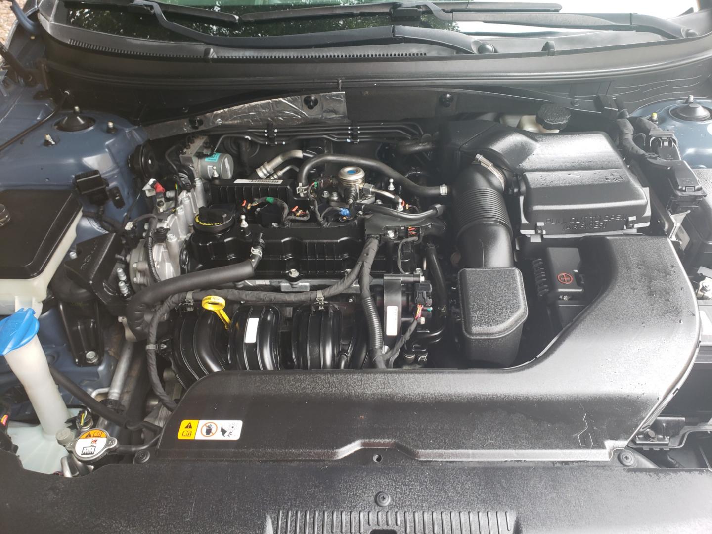 2016 /Tan and black Hyundai Sonata SE (5NPE24AF0GH) with an 2.4L L4 DOHC 16V engine, 7A transmission, located at 323 E Dunlap Ave., Phoenix, AZ, 85020, (602) 331-9000, 33.567677, -112.069000 - 2016 Hyundai Sonata SE,.....A Must See!! No accidents, ONLY 113K MILES..... Ice cold AC. The car is gorgeous inside and out. Power windows, Power door locks, Touch screen Stereo/Cd player, Phone sync, Bluetooth, Satellite compatible, Backup camera, Beautiful tan and black interior with tan cloth sea - Photo#18