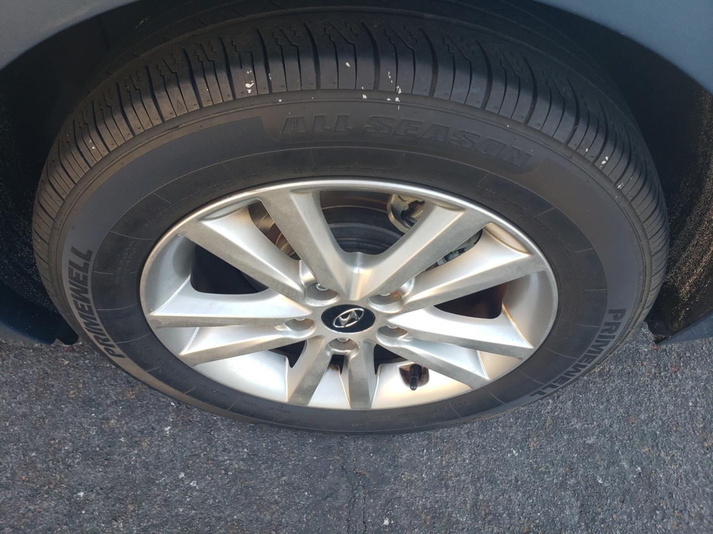 2016 /Tan and black Hyundai Sonata SE (5NPE24AF0GH) with an 2.4L L4 DOHC 16V engine, 7A transmission, located at 323 E Dunlap Ave., Phoenix, AZ, 85020, (602) 331-9000, 33.567677, -112.069000 - 2016 Hyundai Sonata SE,.....A Must See!! No accidents, ONLY 113K MILES..... Ice cold AC. The car is gorgeous inside and out. Power windows, Power door locks, Touch screen Stereo/Cd player, Phone sync, Bluetooth, Satellite compatible, Backup camera, Beautiful tan and black interior with tan cloth sea - Photo#19