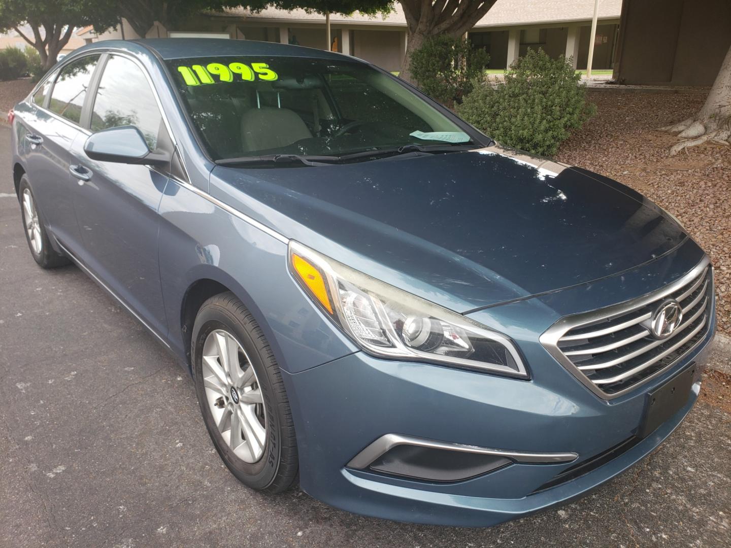2016 /Tan and black Hyundai Sonata SE (5NPE24AF0GH) with an 2.4L L4 DOHC 16V engine, 7A transmission, located at 323 E Dunlap Ave., Phoenix, AZ, 85020, (602) 331-9000, 33.567677, -112.069000 - 2016 Hyundai Sonata SE,.....A Must See!! No accidents, ONLY 113K MILES..... Ice cold AC. The car is gorgeous inside and out. Power windows, Power door locks, Touch screen Stereo/Cd player, Phone sync, Bluetooth, Satellite compatible, Backup camera, Beautiful tan and black interior with tan cloth sea - Photo#2
