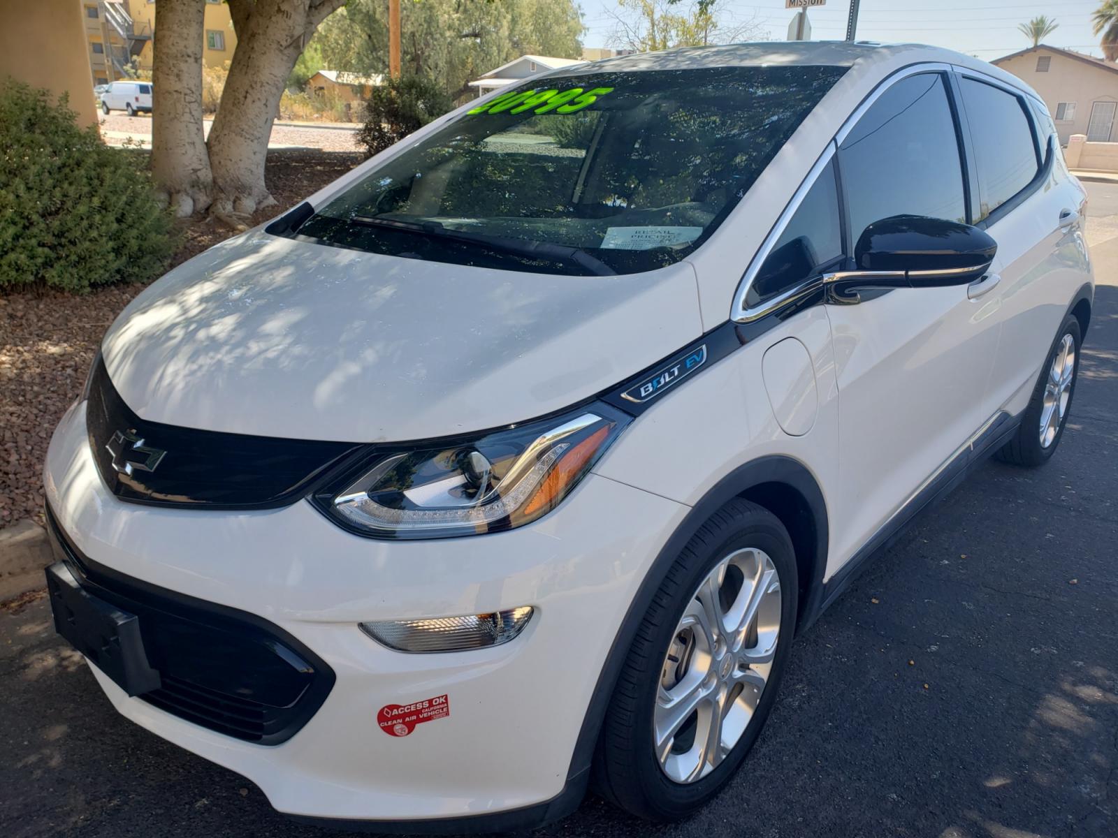 2018 WHITE /gray and black Chevrolet Bolt EV LT (1G1FW6S07J4) with an ELECTRIC engine, 1A transmission, located at 323 E Dunlap Ave., Phoenix, AZ, 85020, (602) 331-9000, 33.567677, -112.069000 - Photo #0