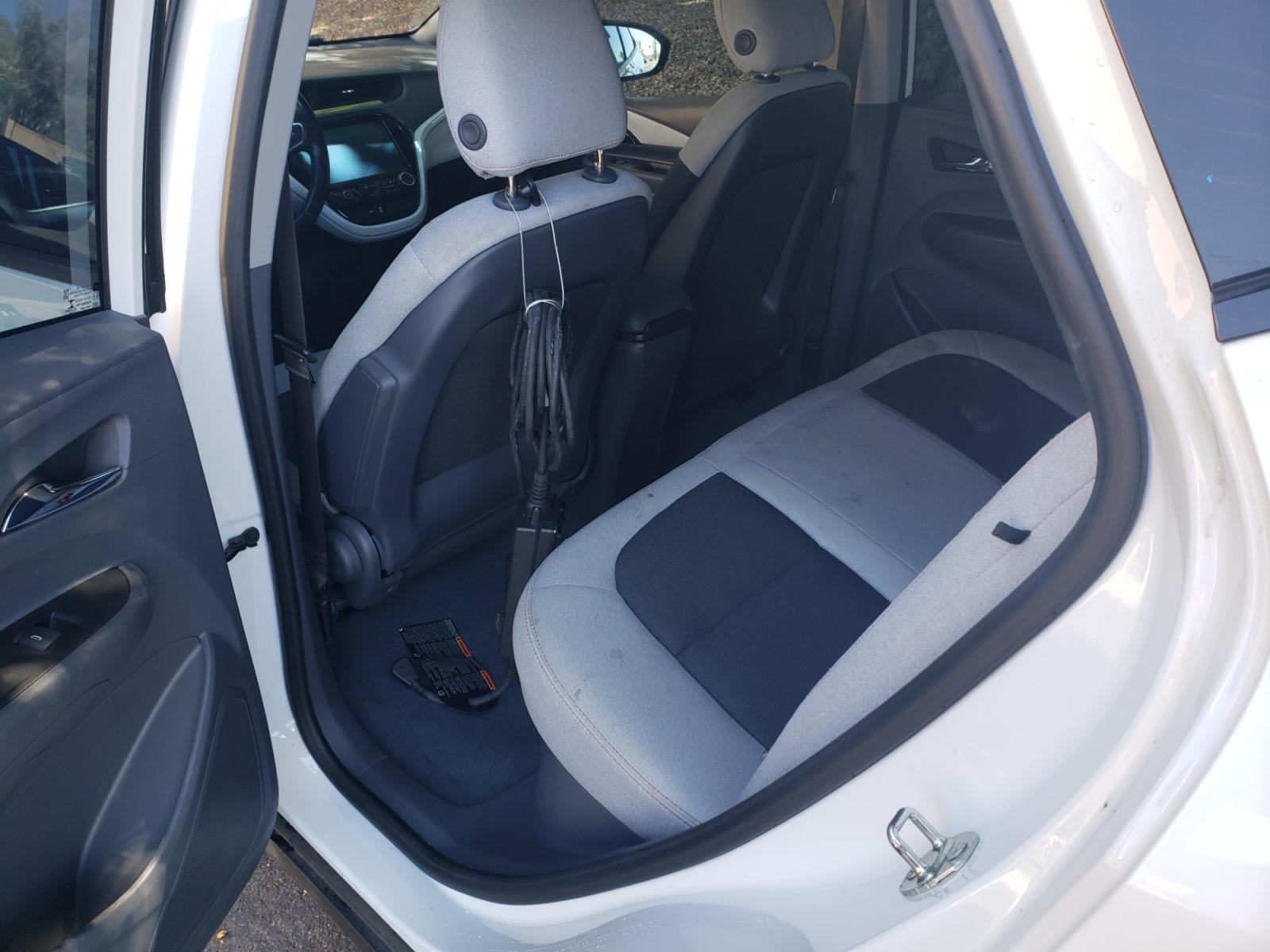 2018 WHITE /gray and black Chevrolet Bolt EV LT (1G1FW6S07J4) with an ELECTRIC engine, 1A transmission, located at 323 E Dunlap Ave., Phoenix, AZ, 85020, (602) 331-9000, 33.567677, -112.069000 - Photo #11