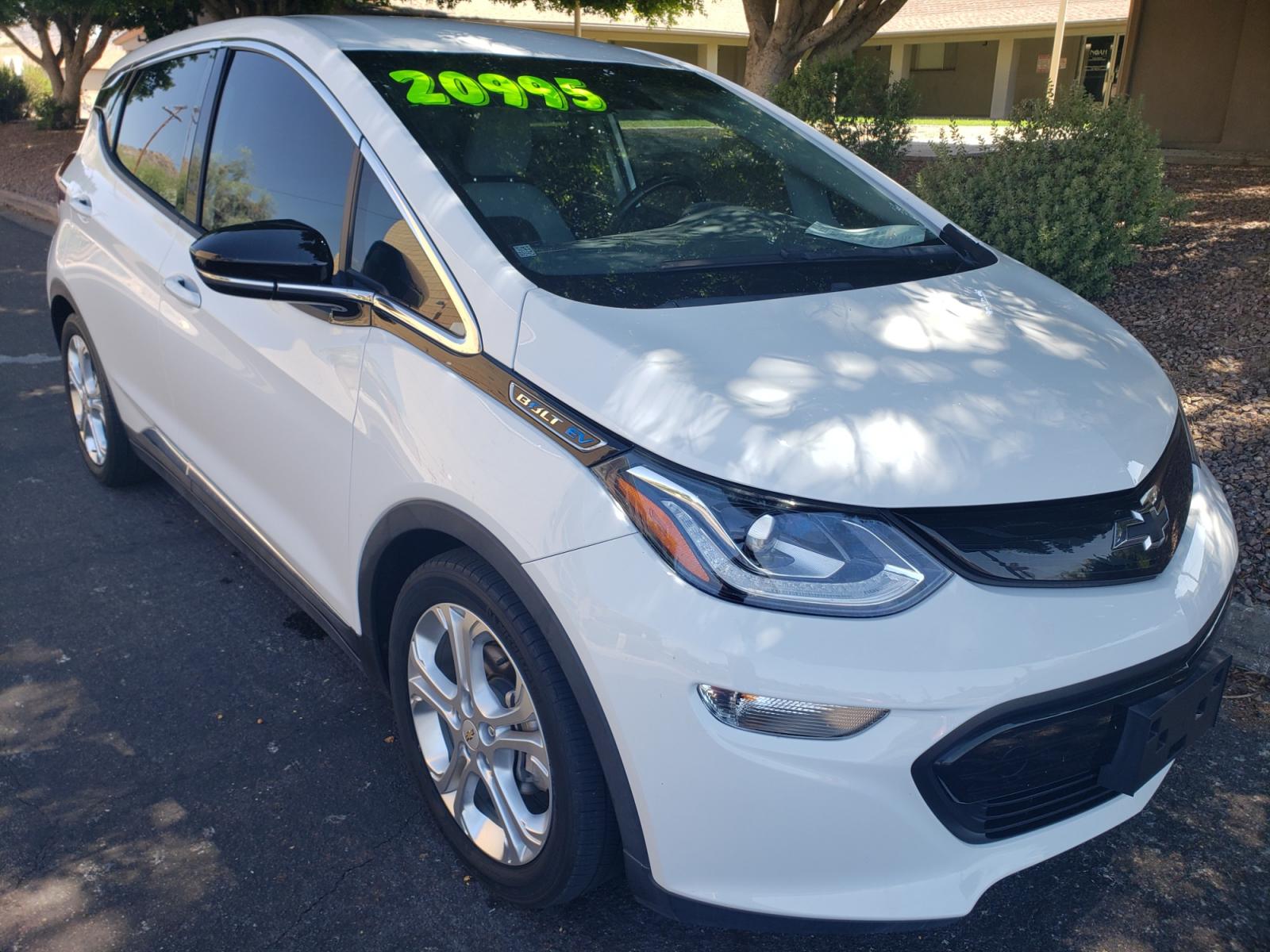 2018 WHITE /gray and black Chevrolet Bolt EV LT (1G1FW6S07J4) with an ELECTRIC engine, 1A transmission, located at 323 E Dunlap Ave., Phoenix, AZ, 85020, (602) 331-9000, 33.567677, -112.069000 - Photo #2