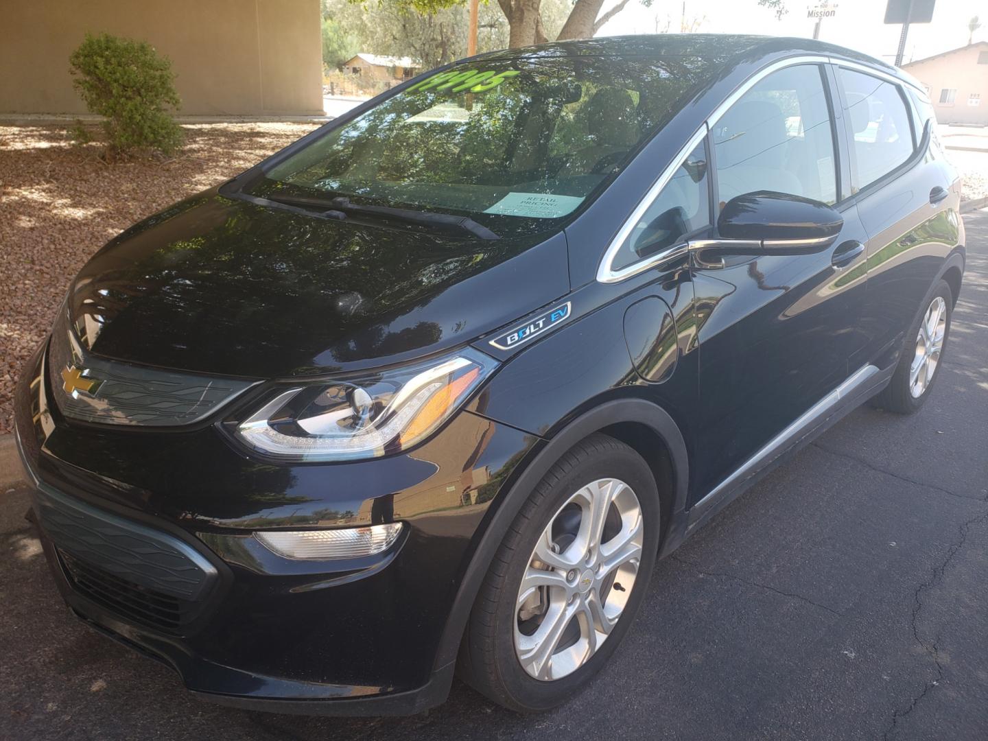 2018 /gray and black Chevrolet Bolt EV LT (1G1FW6S02J4) with an ELECTRIC engine, 1A transmission, located at 323 E Dunlap Ave., Phoenix, AZ, 85020, (602) 331-9000, 33.567677, -112.069000 - 2018 Chevrolet Bolt LT,.......A Must See!! ONLY 49K MILES!!!.... No accidents, Ice cold AC. The car is gorgeous inside and out. Power windows, Power door locks, Touch screen Stereo, Phone sync, Bluetooth, Satellite compatible, Backup camera, Beautiful gray and black interior with gray cloth seats in - Photo#0
