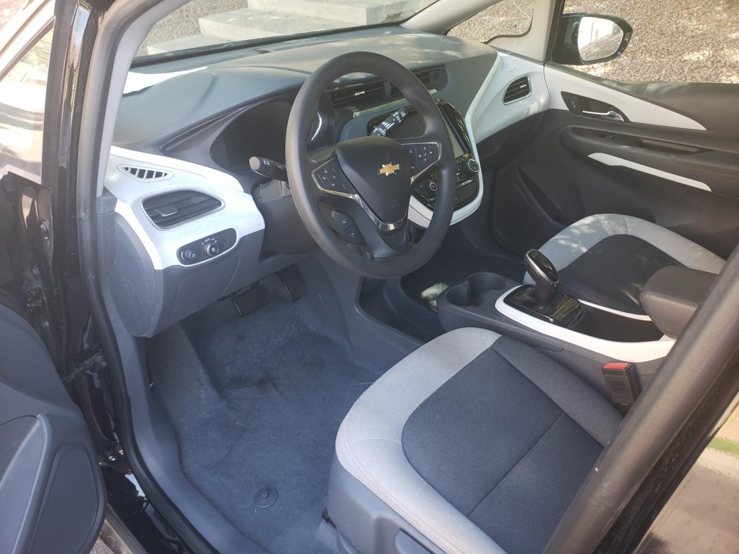 2018 /gray and black Chevrolet Bolt EV LT (1G1FW6S02J4) with an ELECTRIC engine, 1A transmission, located at 323 E Dunlap Ave., Phoenix, AZ, 85020, (602) 331-9000, 33.567677, -112.069000 - 2018 Chevrolet Bolt LT,.......A Must See!! ONLY 49K MILES!!!.... No accidents, Ice cold AC. The car is gorgeous inside and out. Power windows, Power door locks, Touch screen Stereo, Phone sync, Bluetooth, Satellite compatible, Backup camera, Beautiful gray and black interior with gray cloth seats in - Photo#9