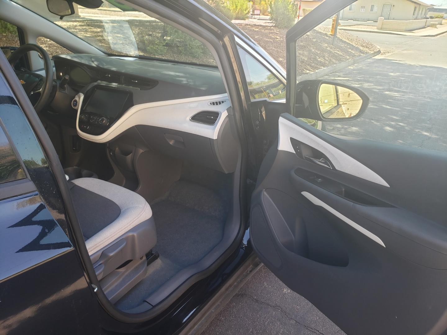 2018 /gray and black Chevrolet Bolt EV LT (1G1FW6S02J4) with an ELECTRIC engine, 1A transmission, located at 323 E Dunlap Ave., Phoenix, AZ, 85020, (602) 331-9000, 33.567677, -112.069000 - 2018 Chevrolet Bolt LT,.......A Must See!! ONLY 49K MILES!!!.... No accidents, Ice cold AC. The car is gorgeous inside and out. Power windows, Power door locks, Touch screen Stereo, Phone sync, Bluetooth, Satellite compatible, Backup camera, Beautiful gray and black interior with gray cloth seats in - Photo#13